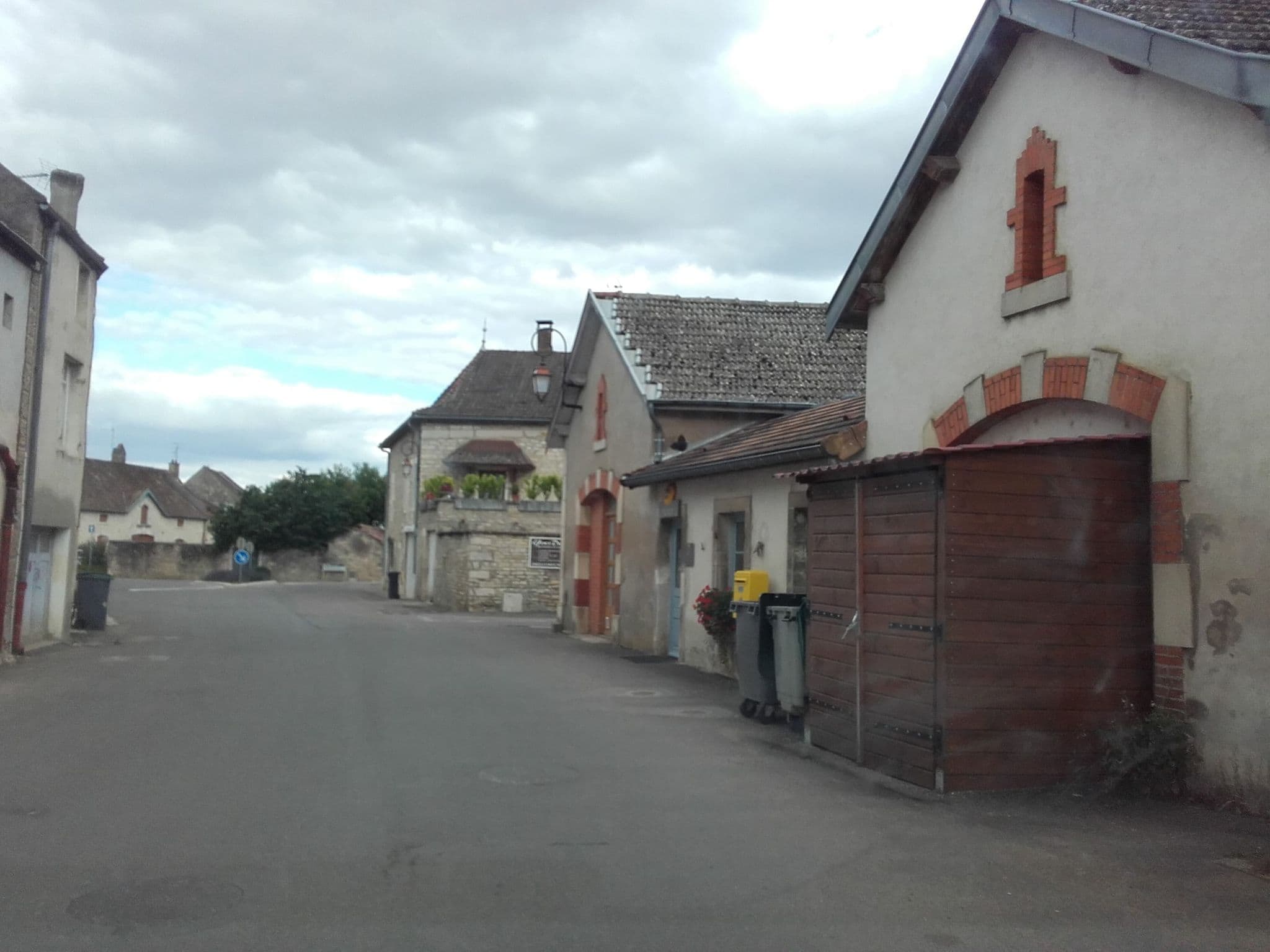 Street view near Hôtel du Montrachet, Corpeau — © alexcorioze (CC BY-SA · Mapillary)