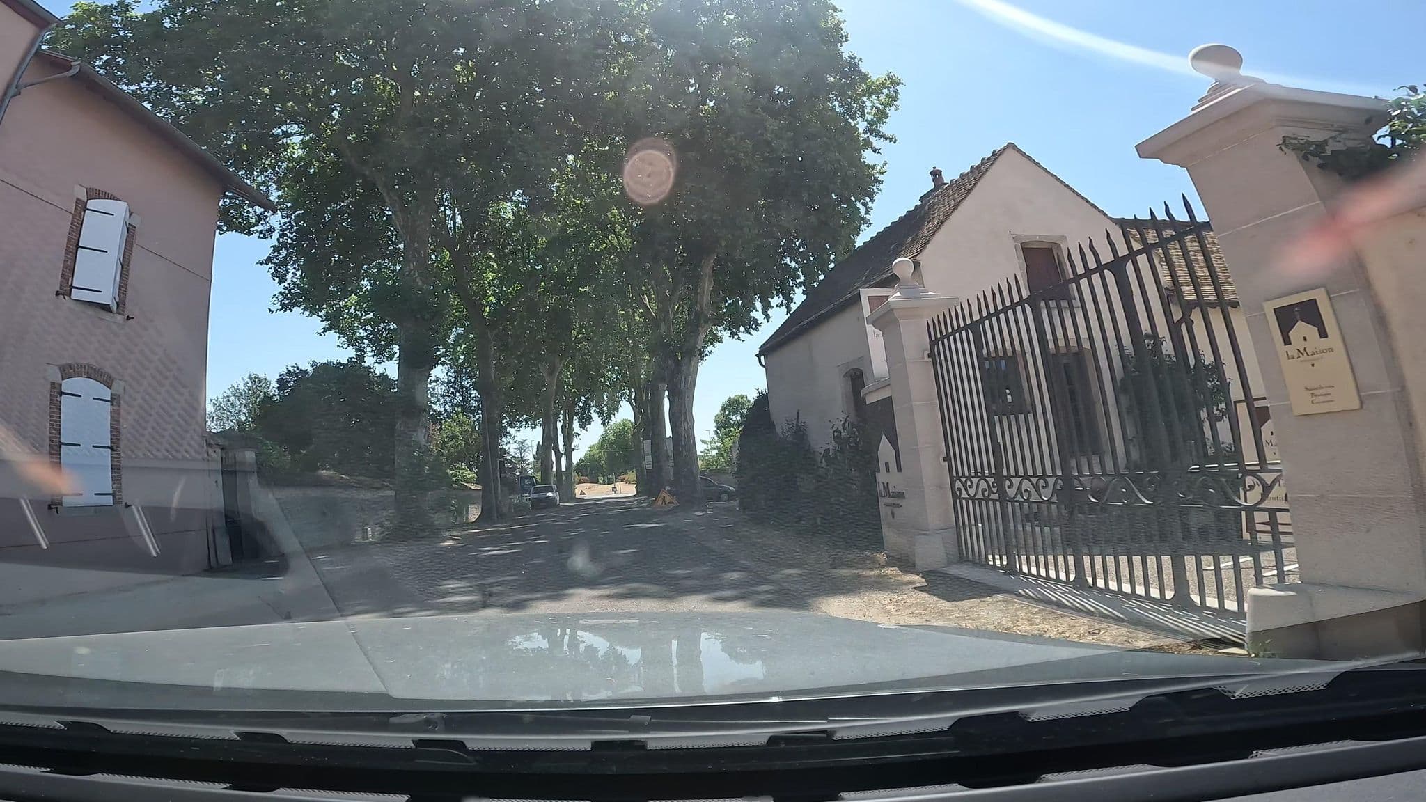 Street view near La Cuverie des Grands Crus, Nuits-Saint-Georges — © vinisa (CC BY-SA · Mapillary)