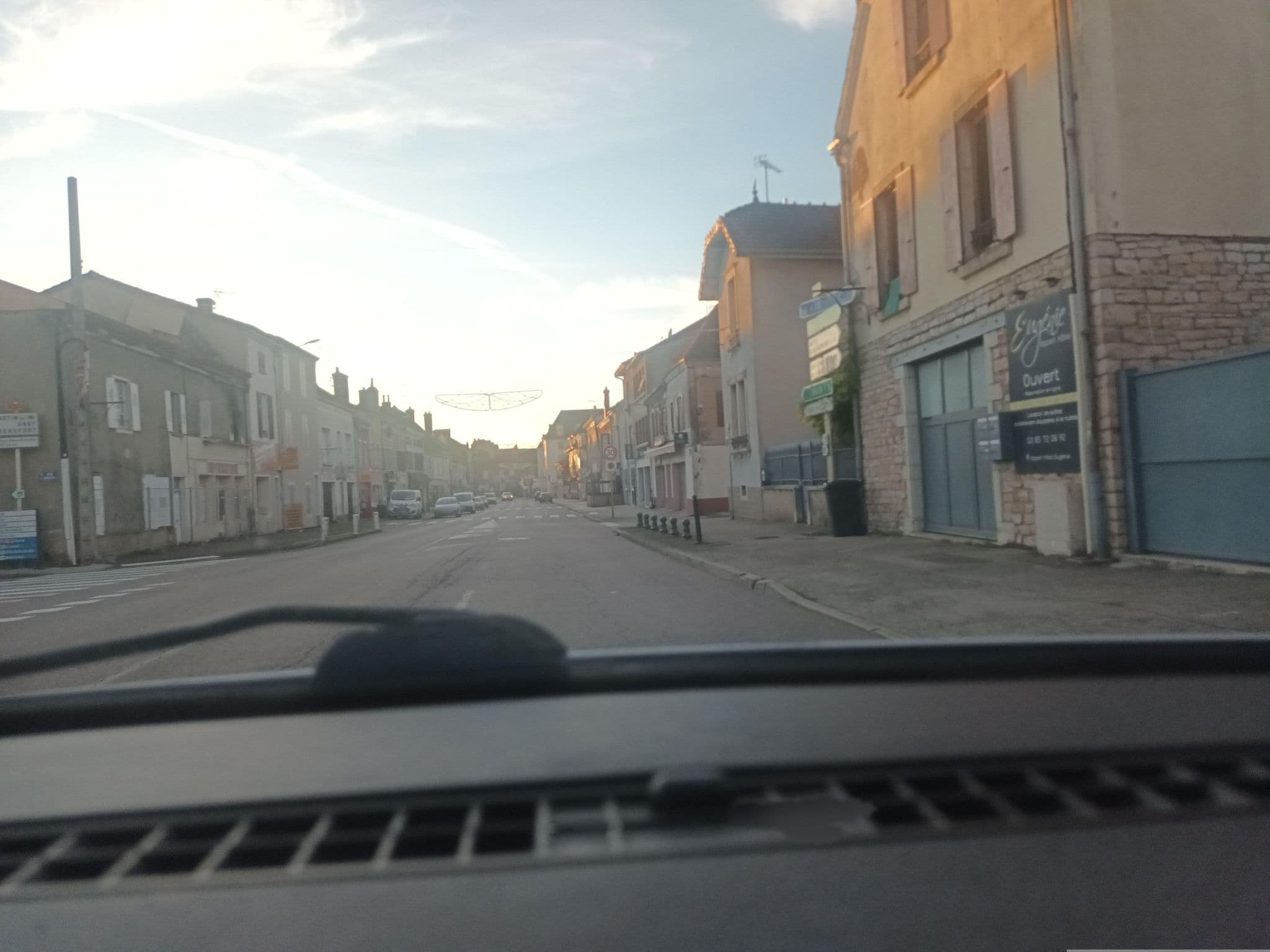 Street view near Appart Hôtel Eugenie, Louhans — © xingewen (CC BY-SA · Mapillary)