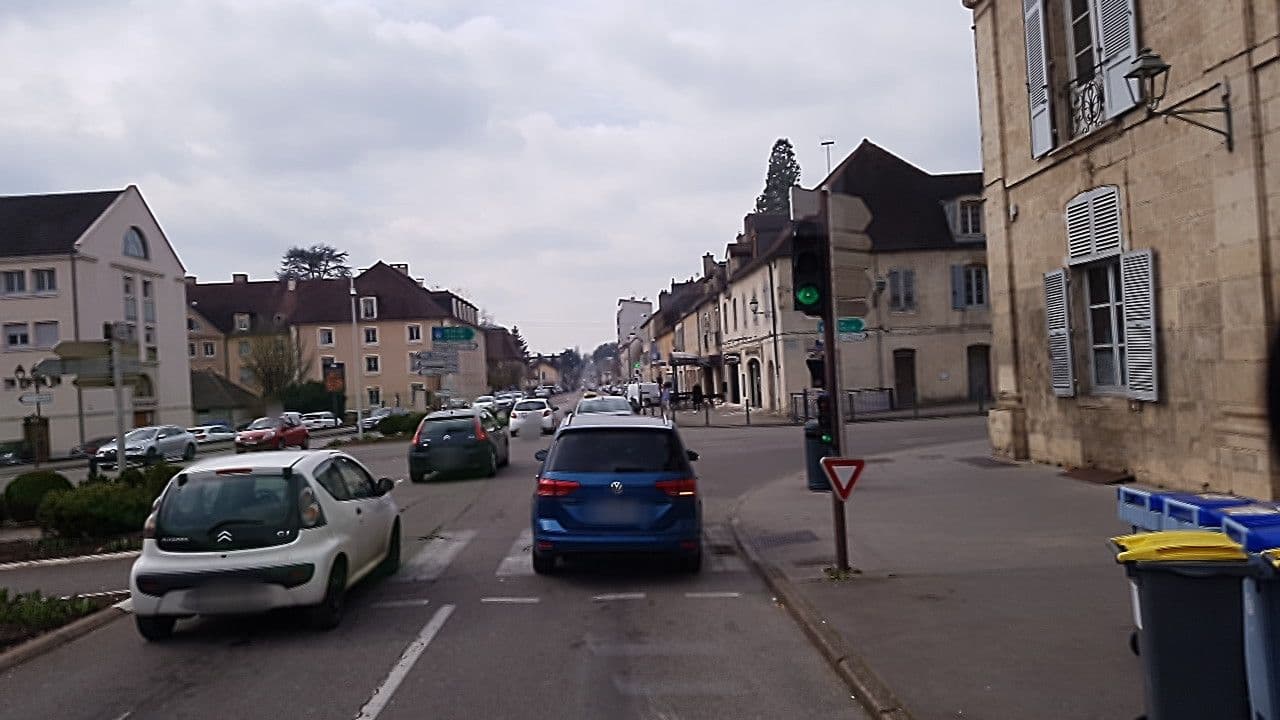 Street view near Eric Hôtel, Dole — © bernardvoyageur (CC BY-SA · Mapillary)