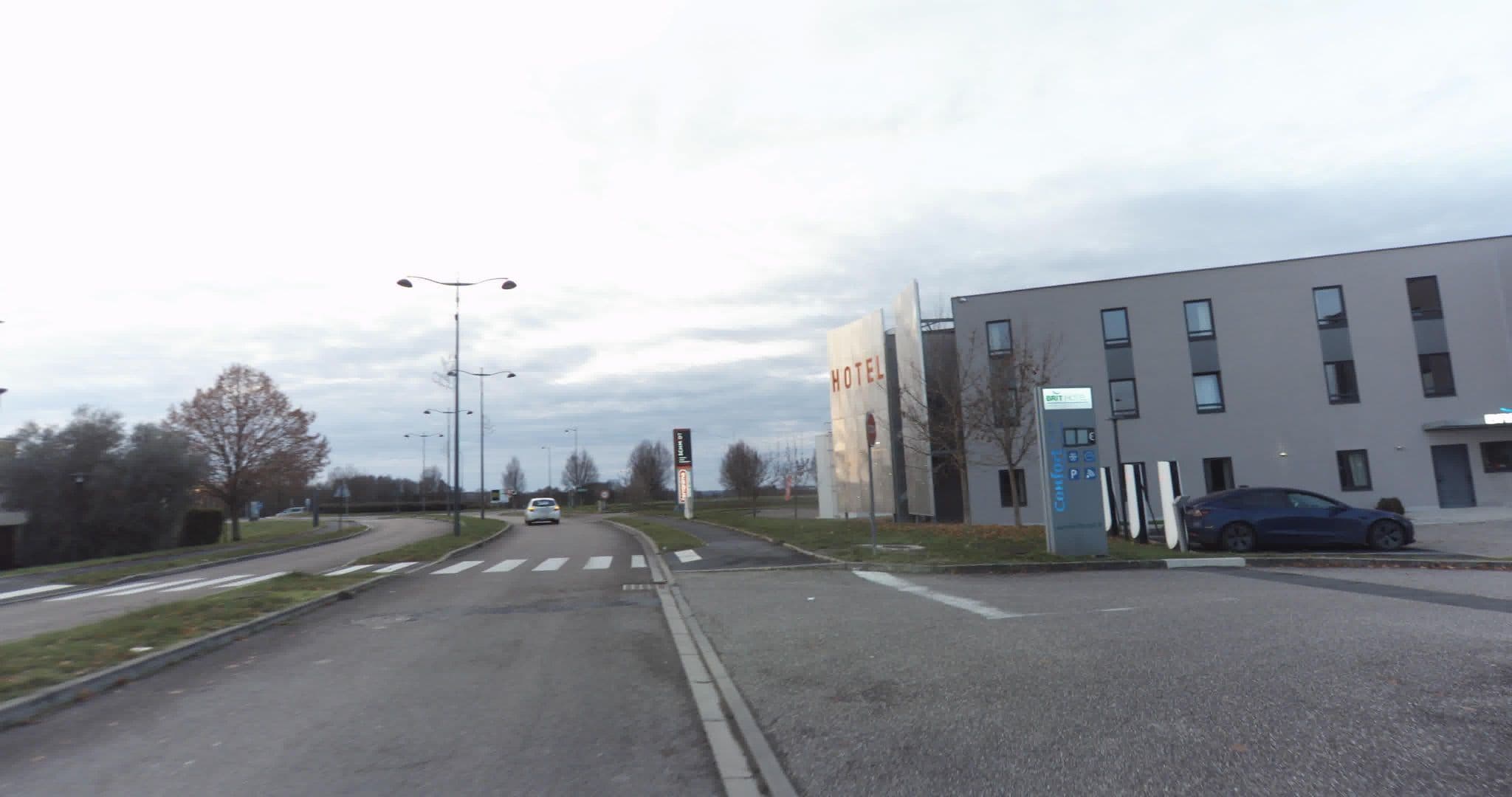 Street view near HOTEL Balladins, Saint-Dizier — © sogefi (CC BY-SA · Mapillary)