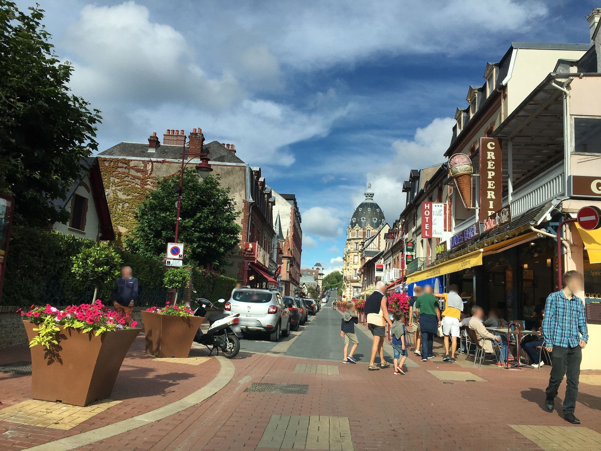 Street view near Hostellerie Normande Houlgate, Houlgate — © cquest (CC BY-SA · Mapillary)