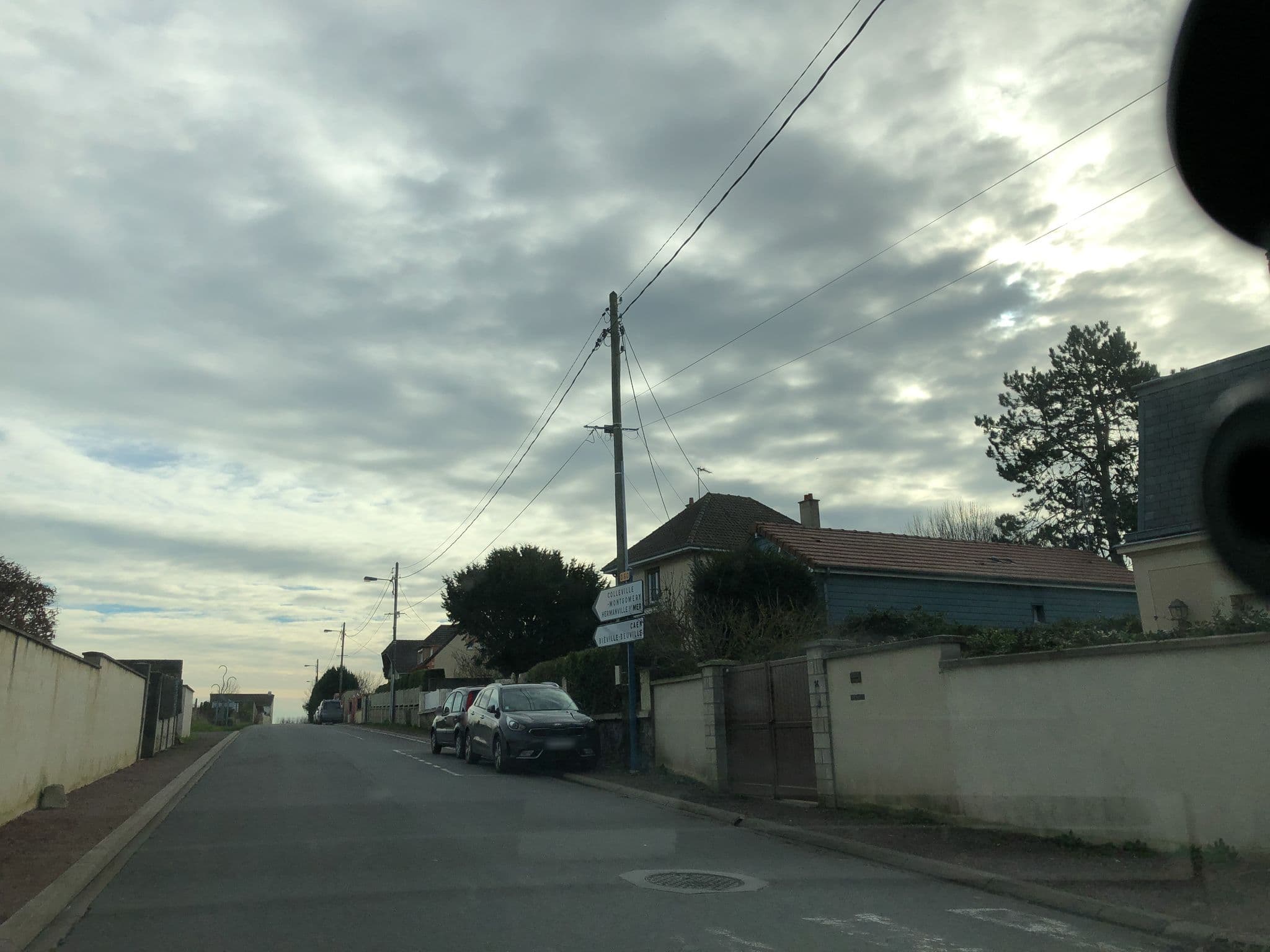 Street view near Le Vivier, Lion-sur-Mer — © gregpuls (CC BY-SA · Mapillary)