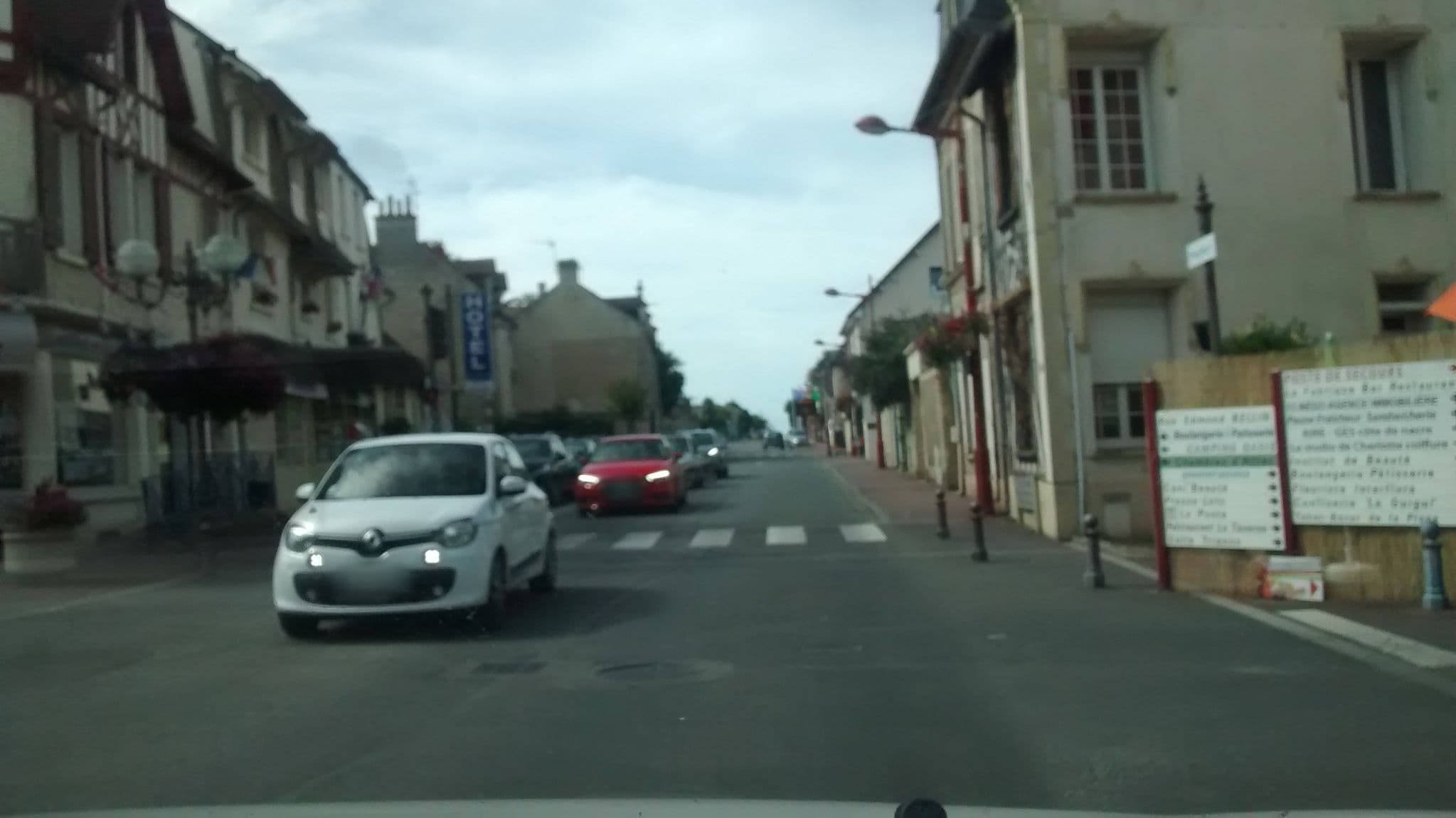 Street view near Hôtel de Lion-sur-Mer, Lion-sur-Mer — © mgageo (CC BY-SA · Mapillary)