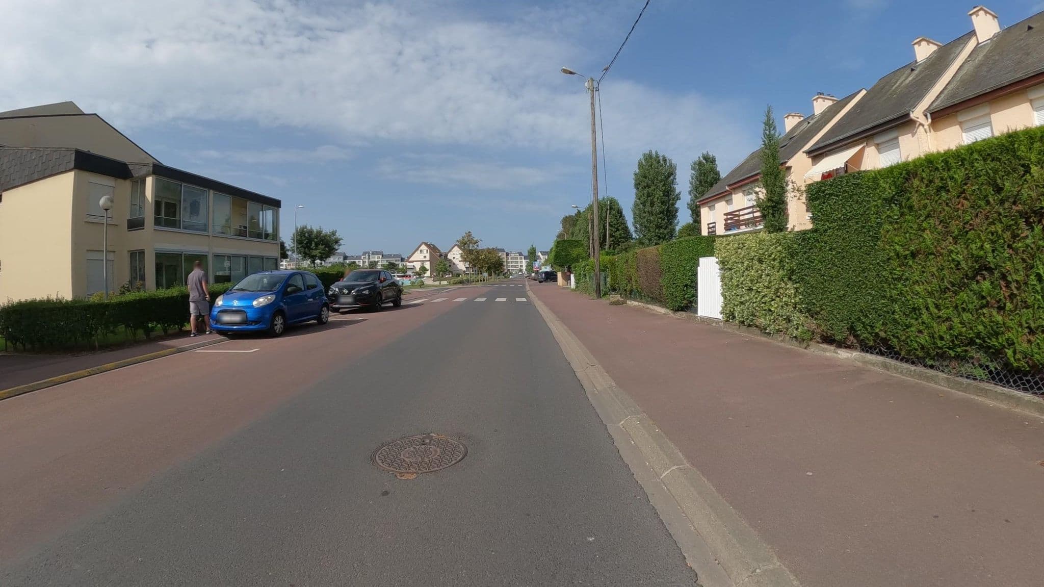 Street view near Courseulles Riding, Courseulles-sur-Mer — © Nzau (CC BY-SA · Mapillary)