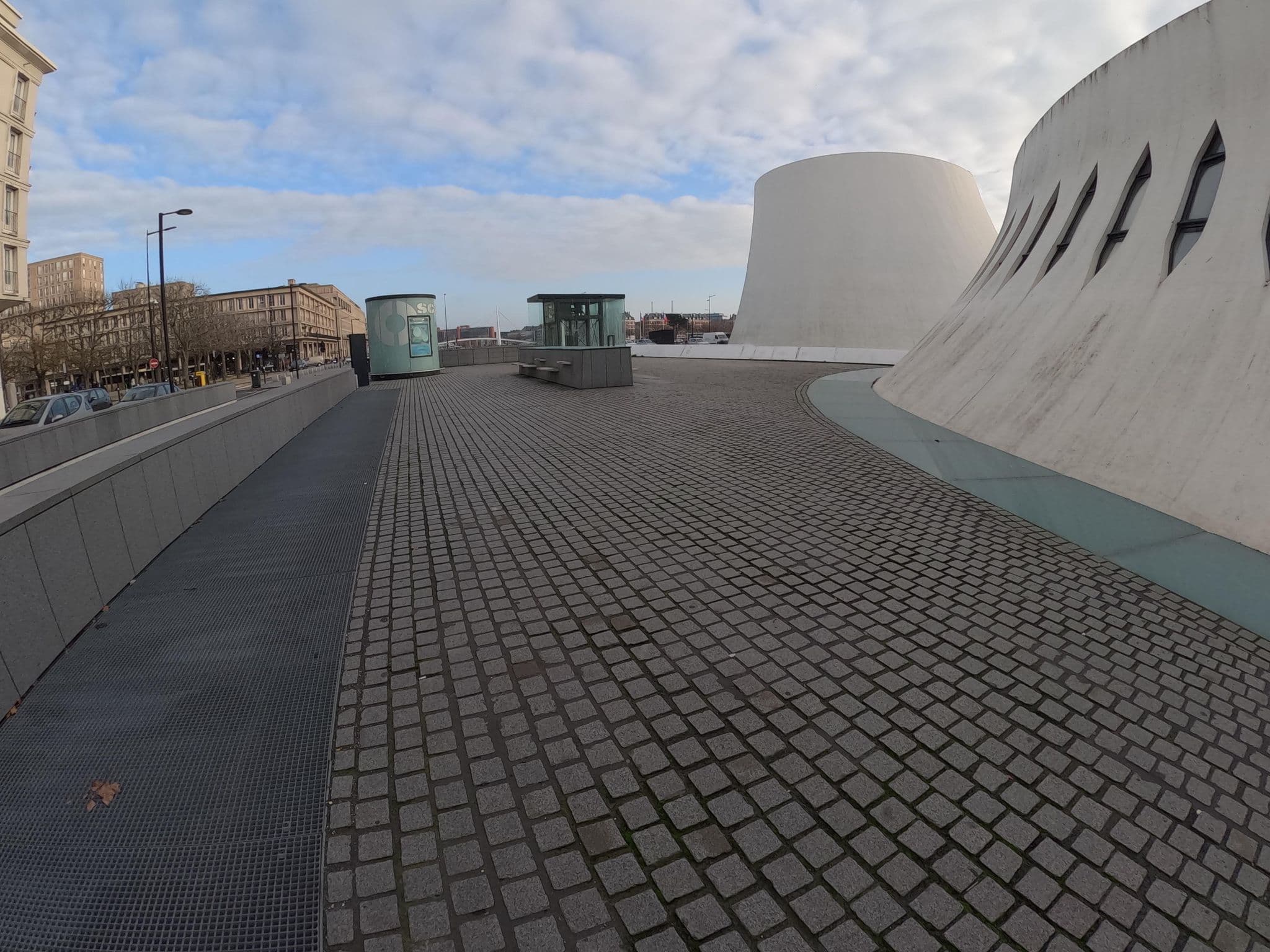 Street view near Art Hôtel, Le Havre — © filipc (CC BY-SA · Mapillary)