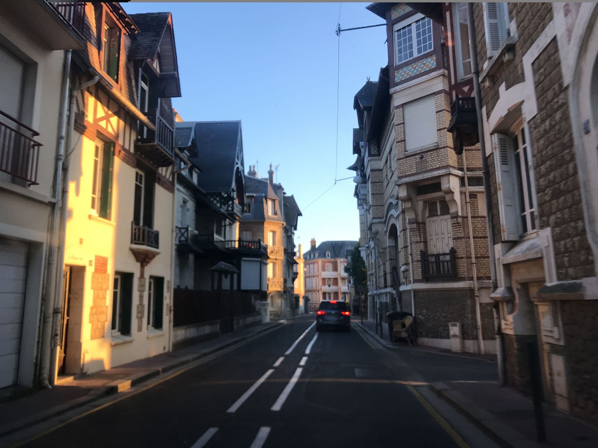 Street view near Le Manoir Normand, Trouville-sur-Mer — © unmap (CC BY-SA · Mapillary)