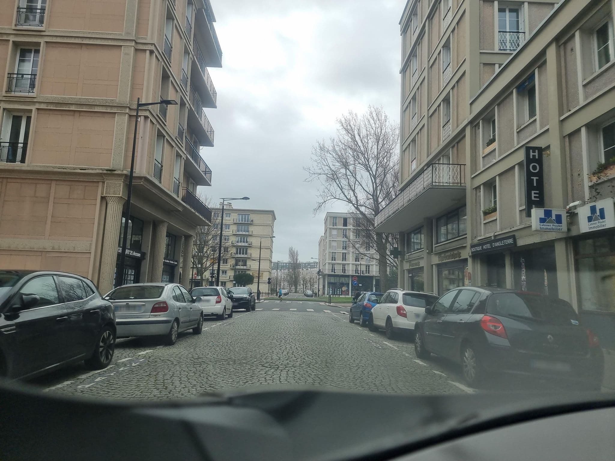 Street view near Confort Hotel D'angleterre, Le Havre — © Peruanio (CC BY-SA · Mapillary)