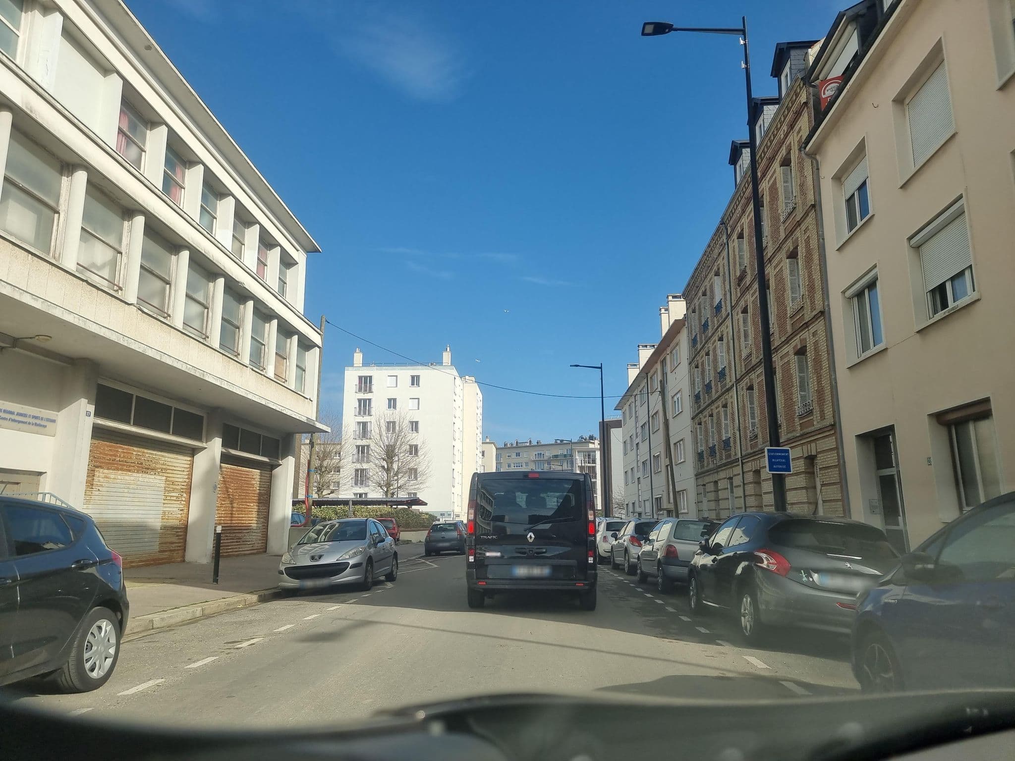 Street view near Centre De La Jeunesse, Le Havre — © Peruanio (CC BY-SA · Mapillary)