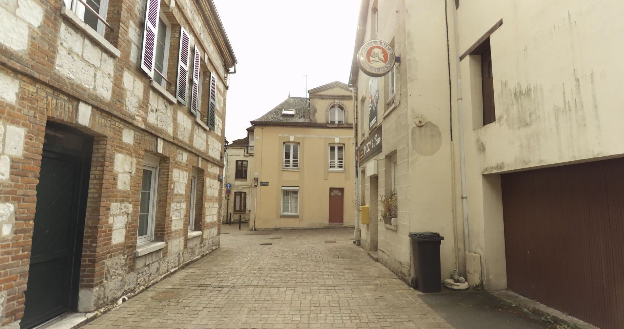 Street view near Chateau de Villequier, Saint-Arnoult — © sogefi (CC BY-SA · Mapillary)