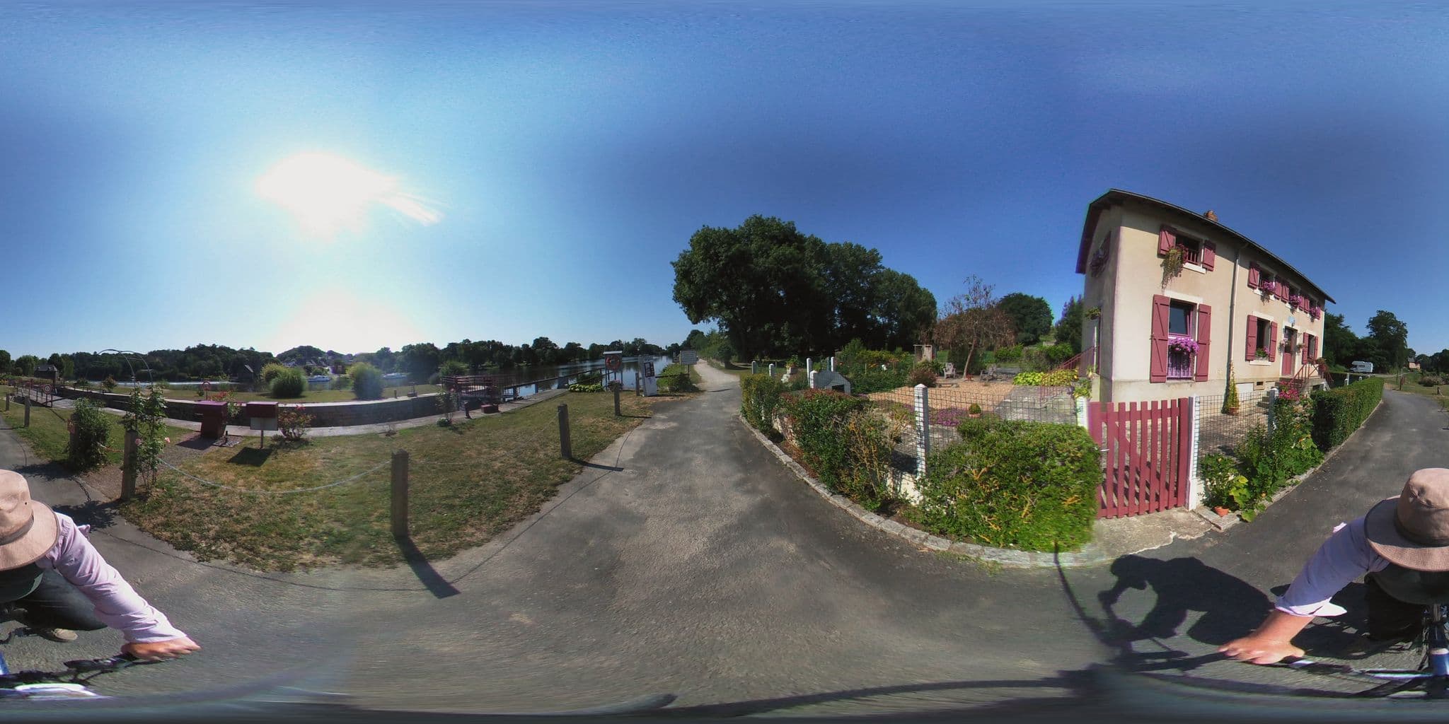 Street view near Mara Rivière, Champigné — © geovelo (CC BY-SA · Mapillary)
