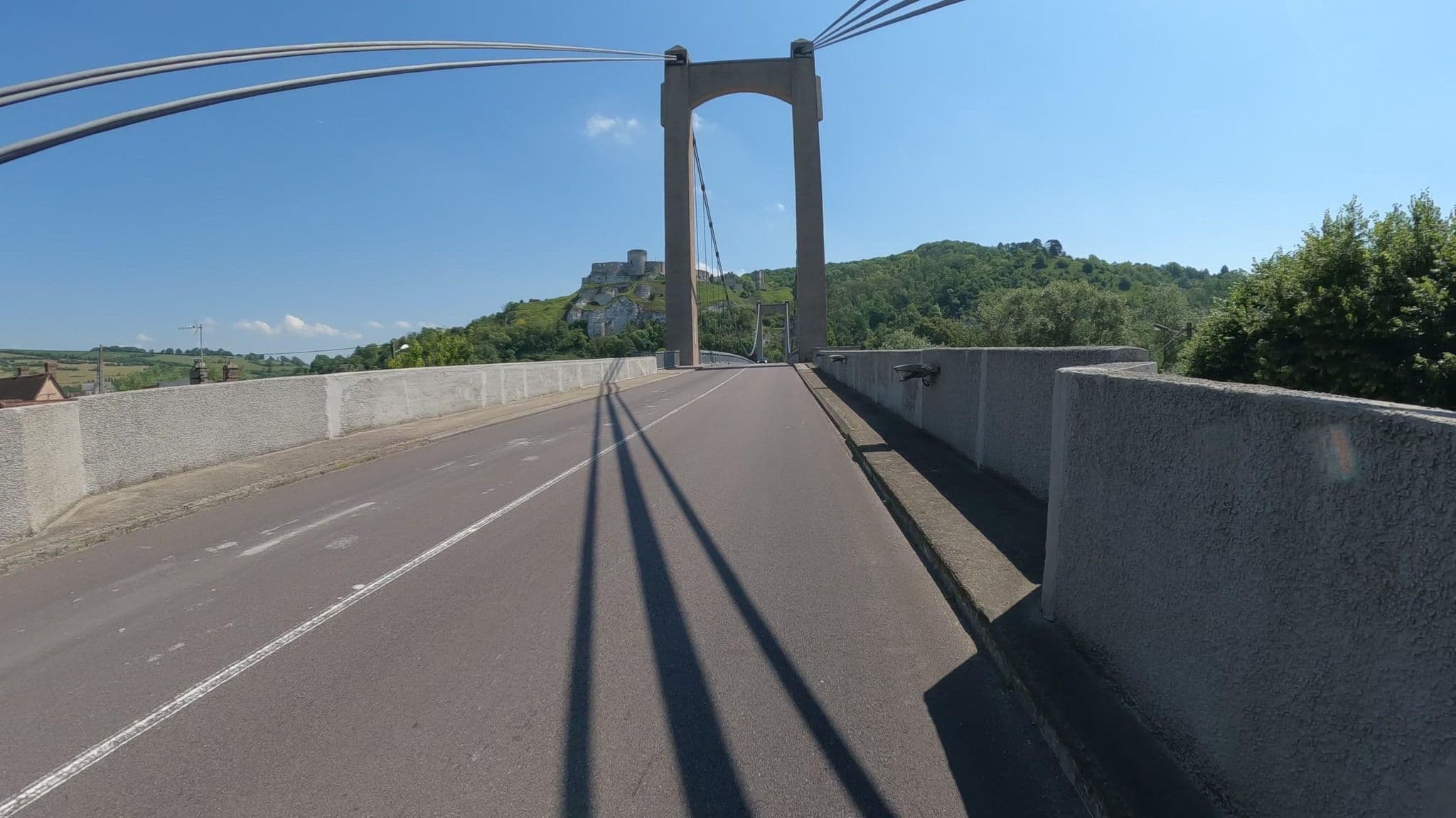 Street view near Aux Fenetres du Chateau, Les Andelys — © Nzau (CC BY-SA · Mapillary)