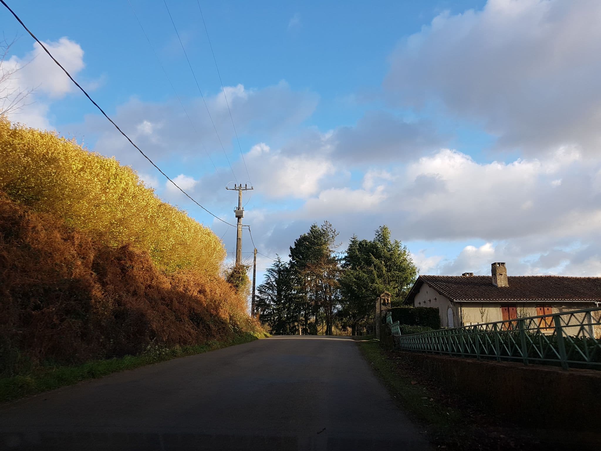 Street view near La Forge du Vallon, Brigueuil — © fgouget (CC BY-SA · Mapillary)