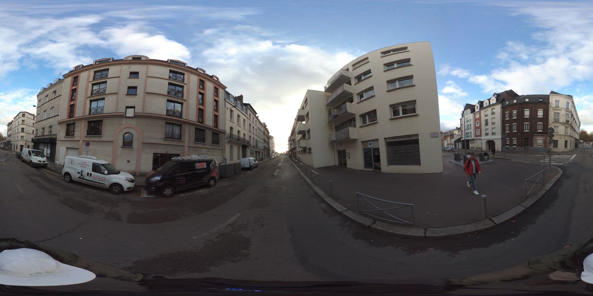 Street view near Le Carrel Saint Marc, Rouen — © geovelo (CC BY-SA · Mapillary)