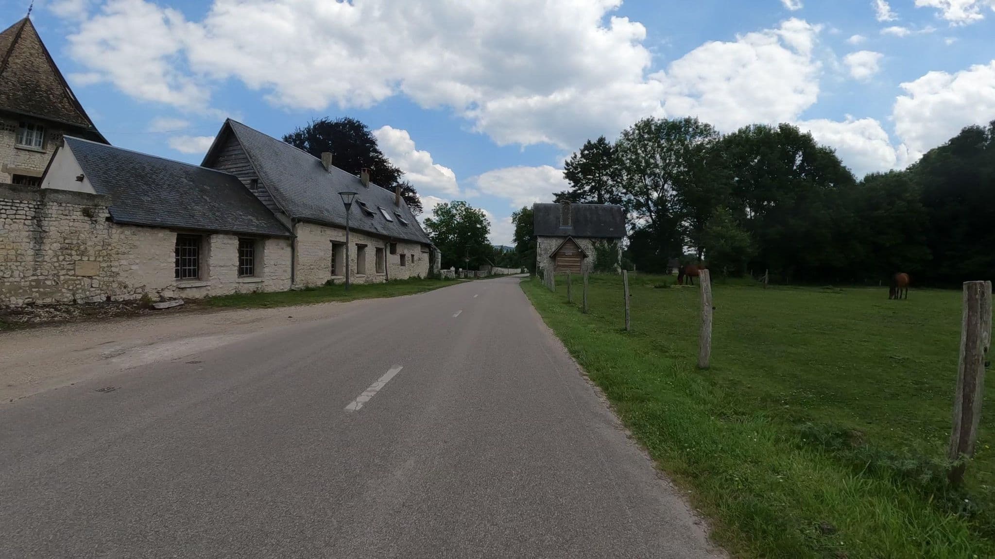 Street view near Manoir Des Templiers, Duclair — © Nzau (CC BY-SA · Mapillary)