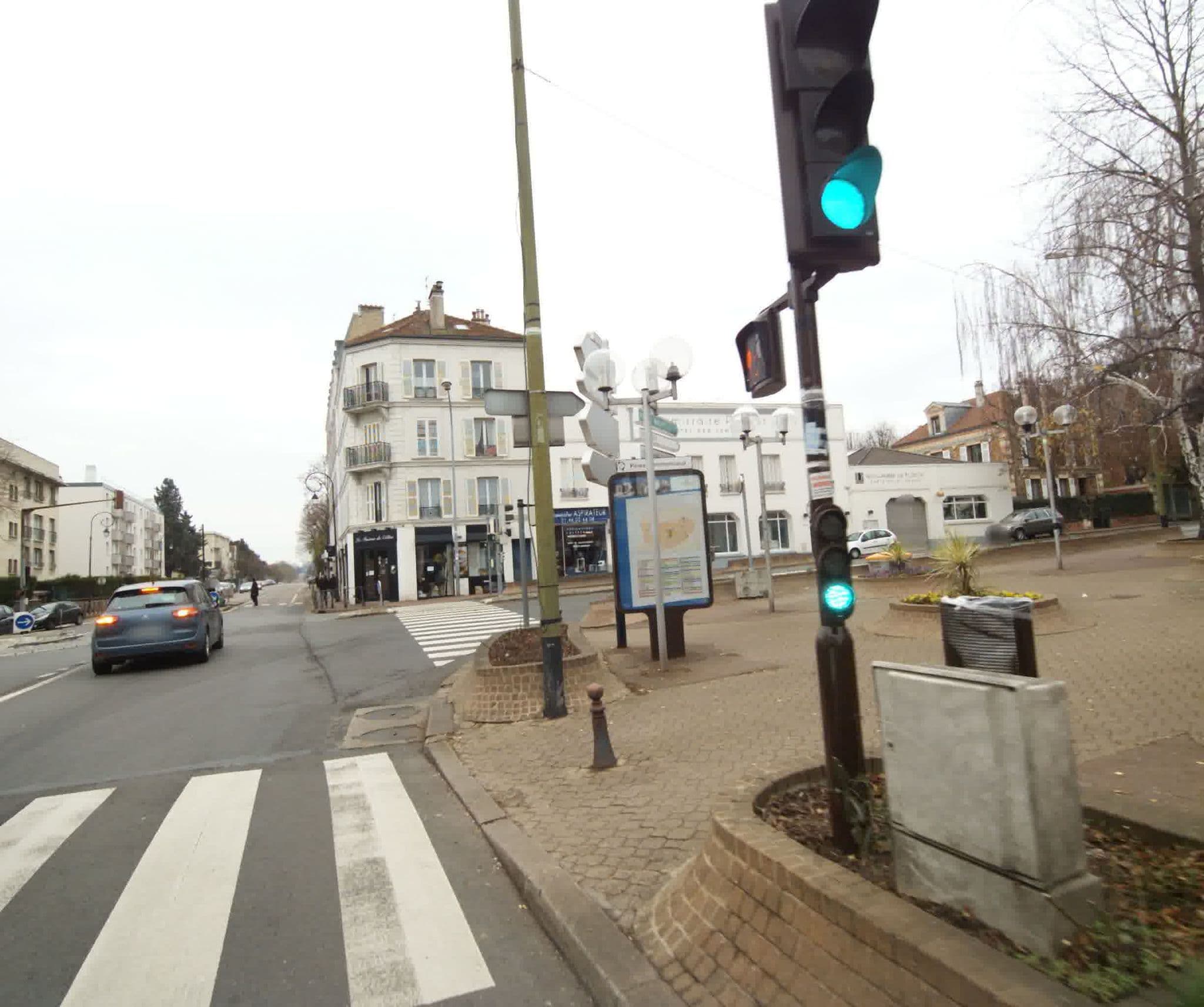 Street view near Hotel Quorum Saint-Cloud (France), Saint-Cloud — © sogefi (CC BY-SA · Mapillary)