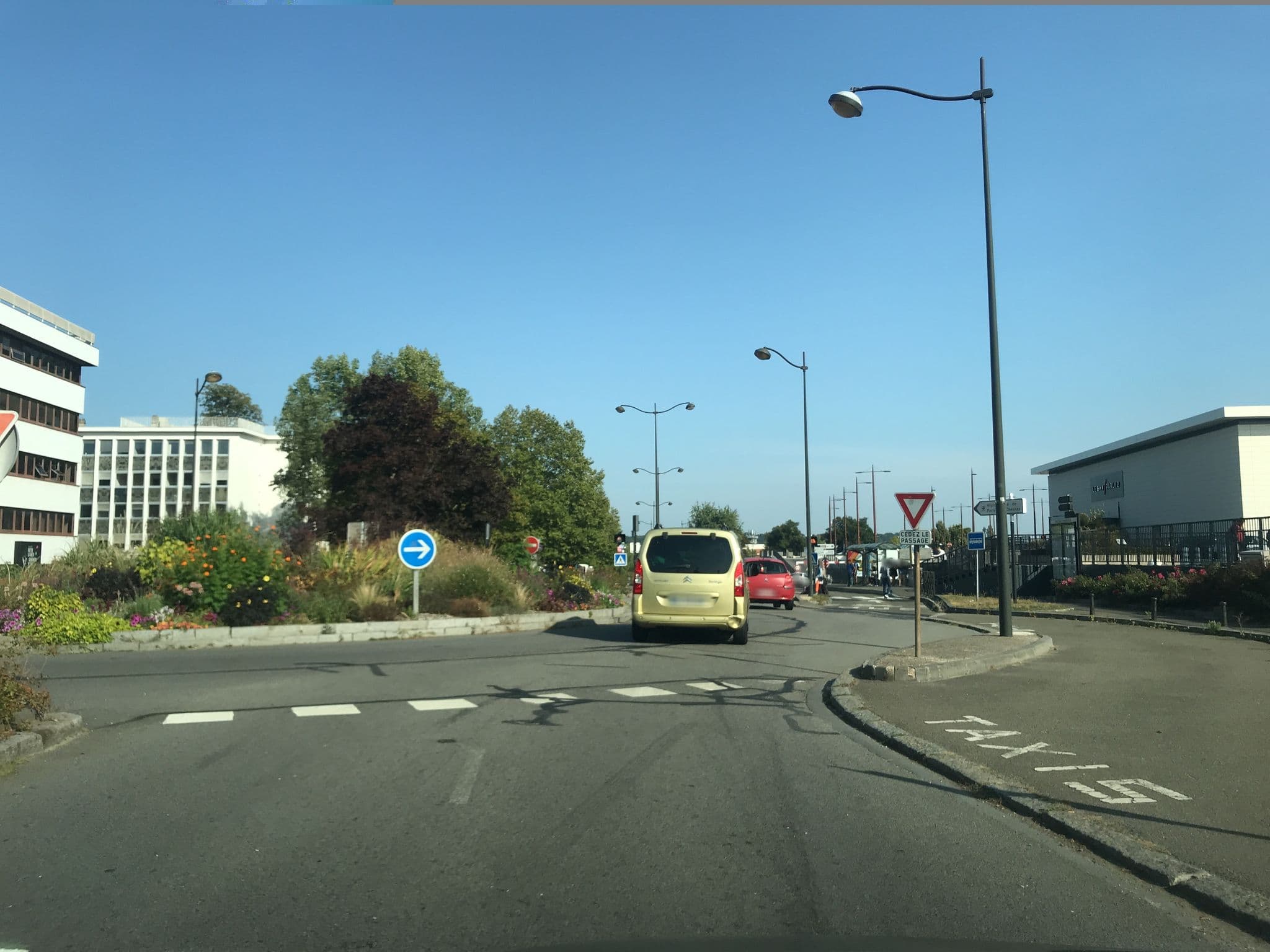 Street view near TUI STORE, Le Chesnay — © unmap (CC BY-SA · Mapillary)