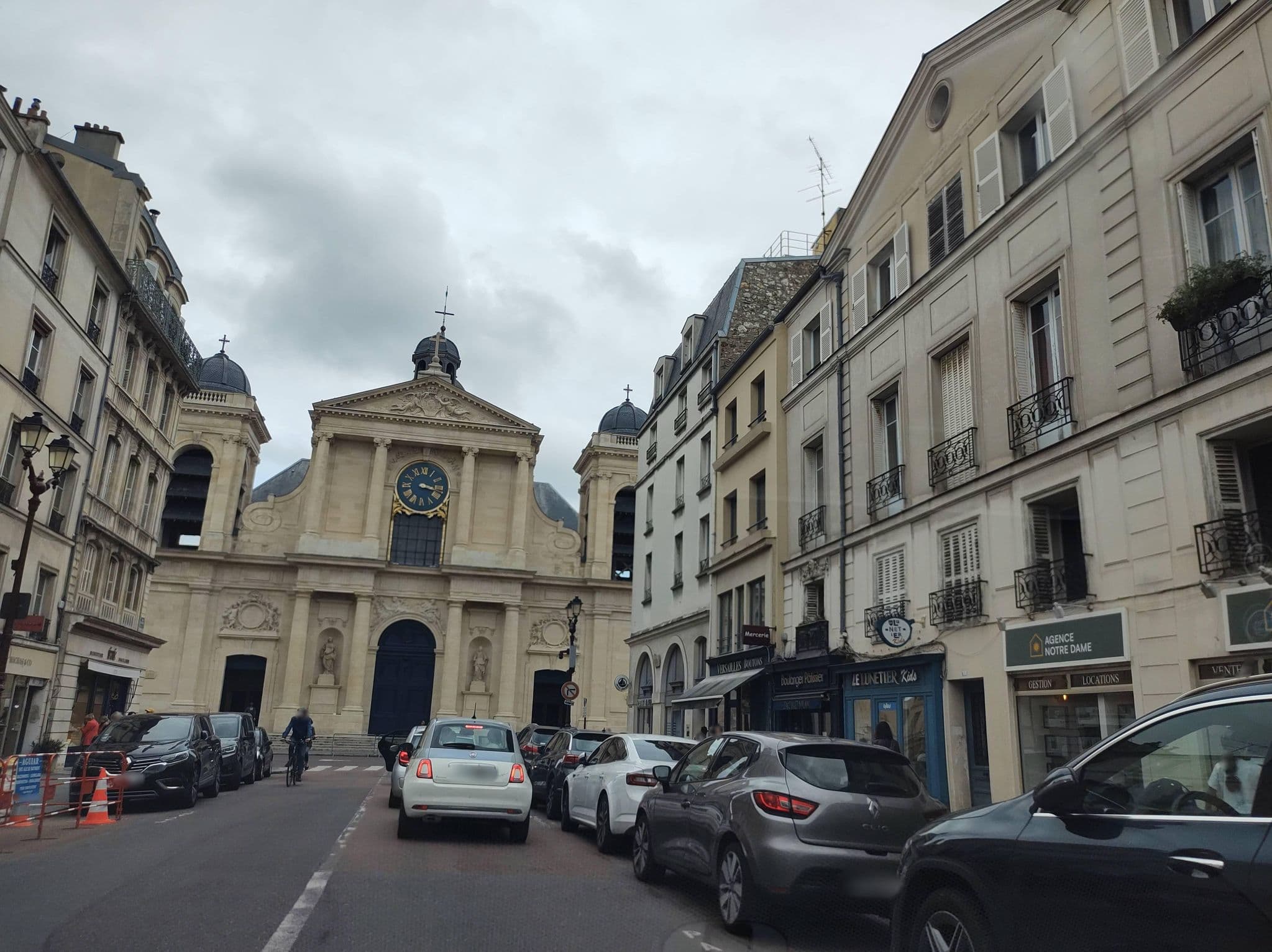 Street view near l'escapade versaillaise, Versailles — © thetornado76 (CC BY-SA · Mapillary)