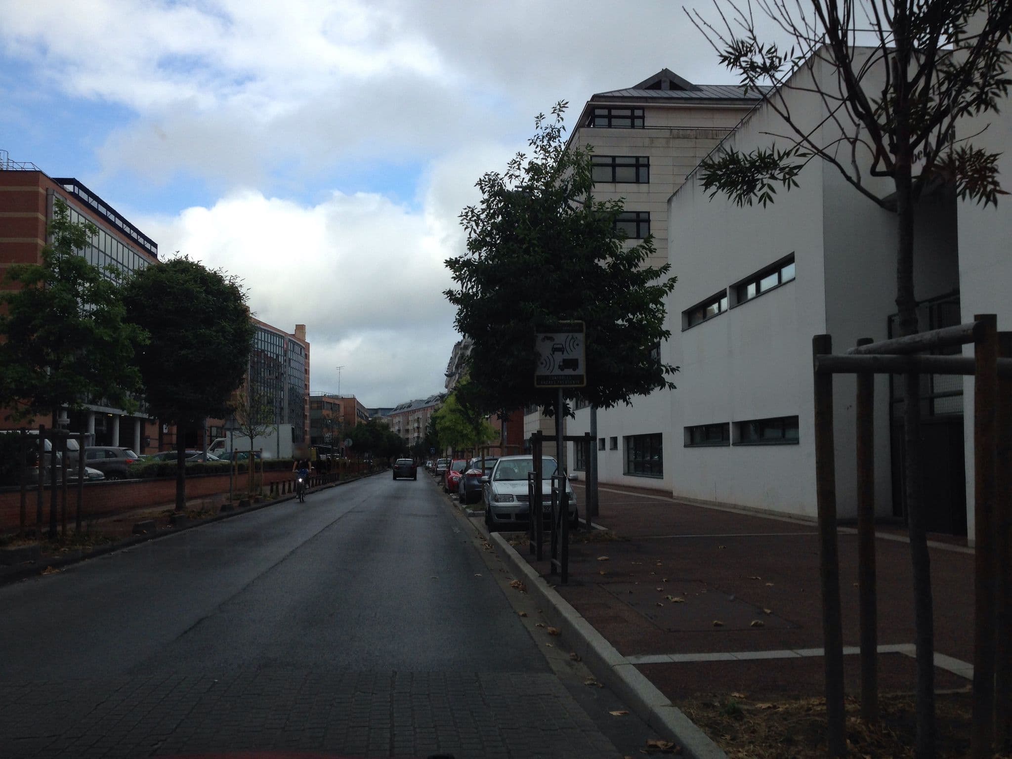 Street view near Campanile, Issy-les-Moulineaux — © gco (CC BY-SA · Mapillary)