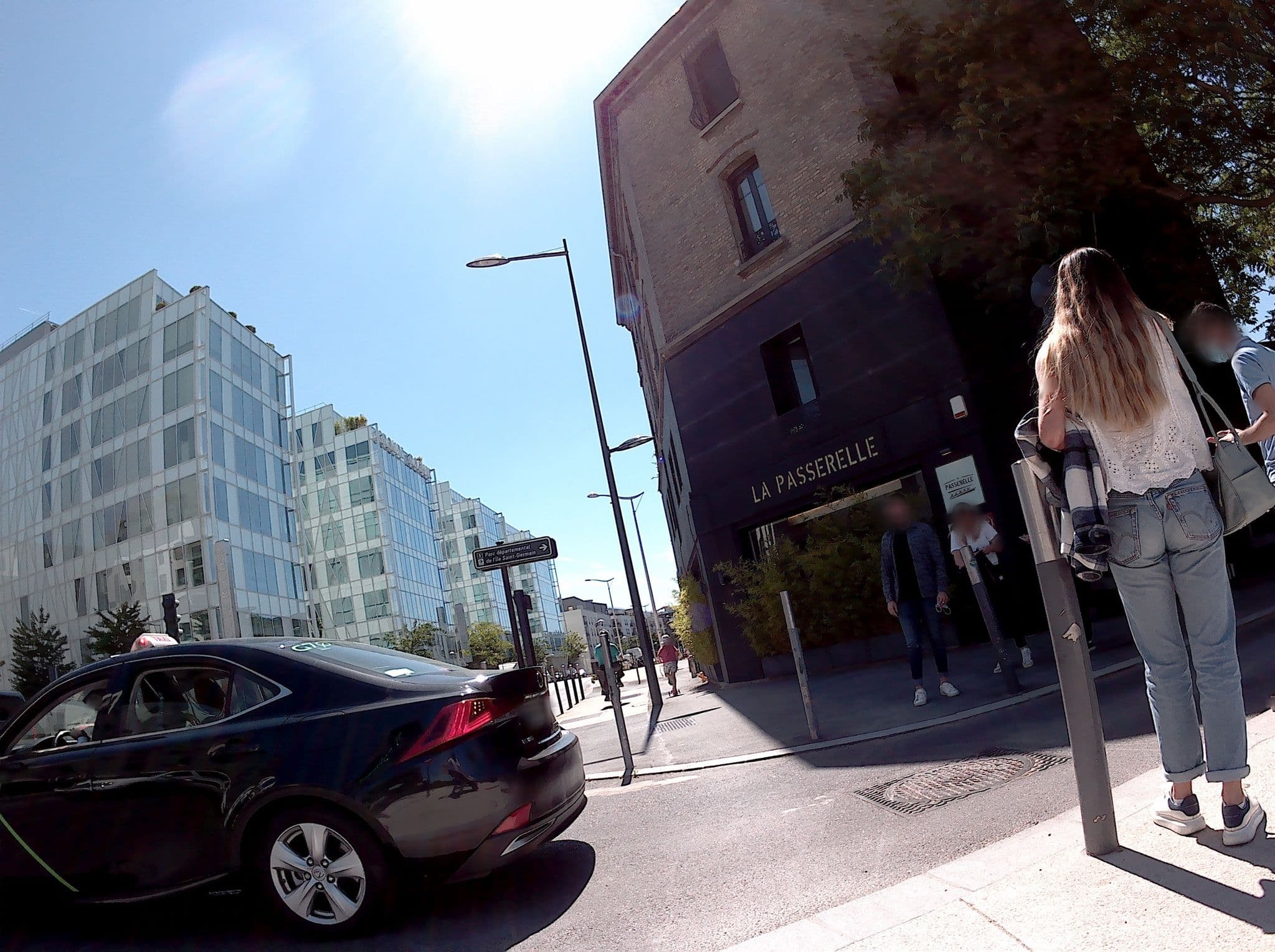 Street view near Bureaux, Issy-les-Moulineaux — © patman (CC BY-SA · Mapillary)