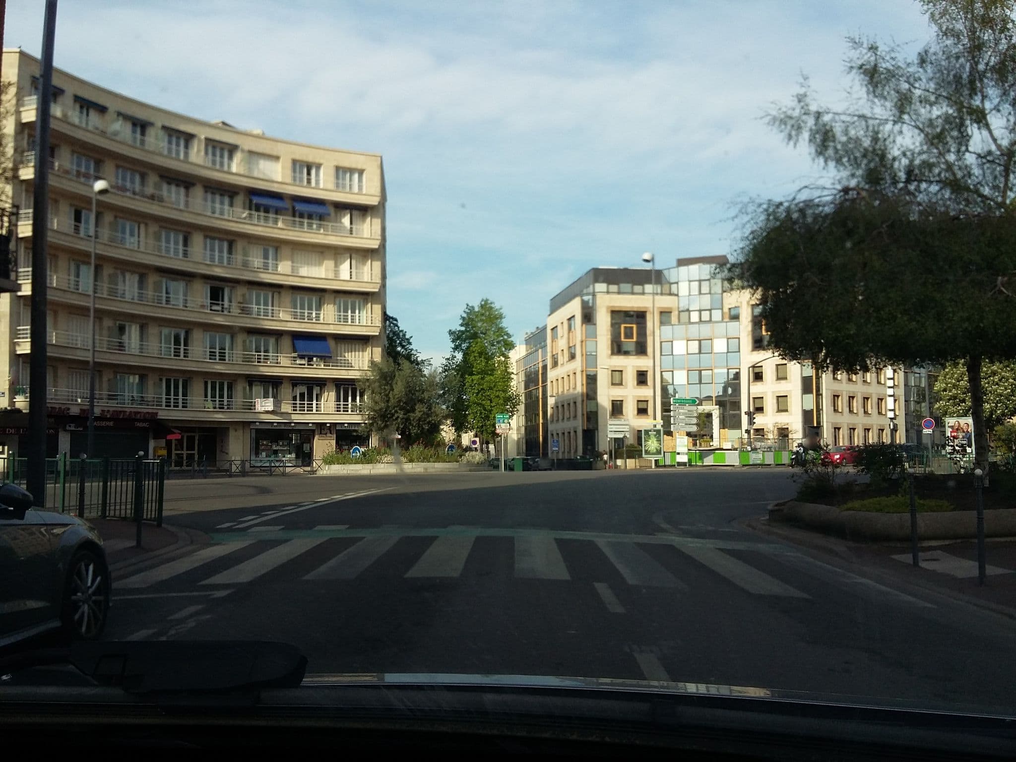Street view near Hotel Gabriel, Issy-les-Moulineaux — © vincent_95 (CC BY-SA · Mapillary)
