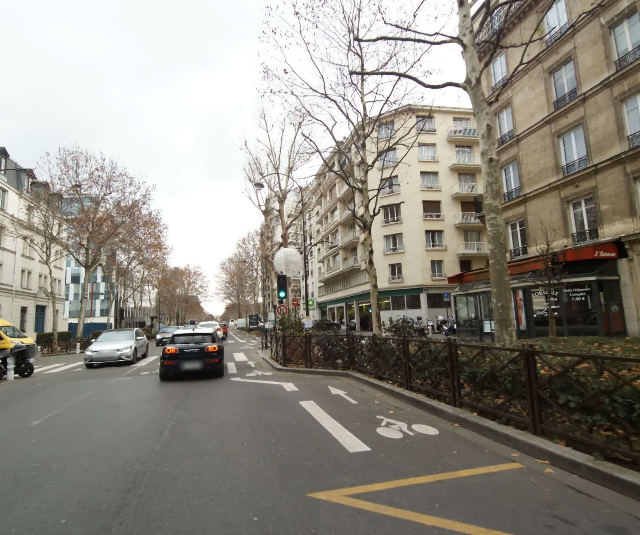 Street view near Residences Paris Maillot, Neuilly-sur-Seine — © sogefi (CC BY-SA · Mapillary)