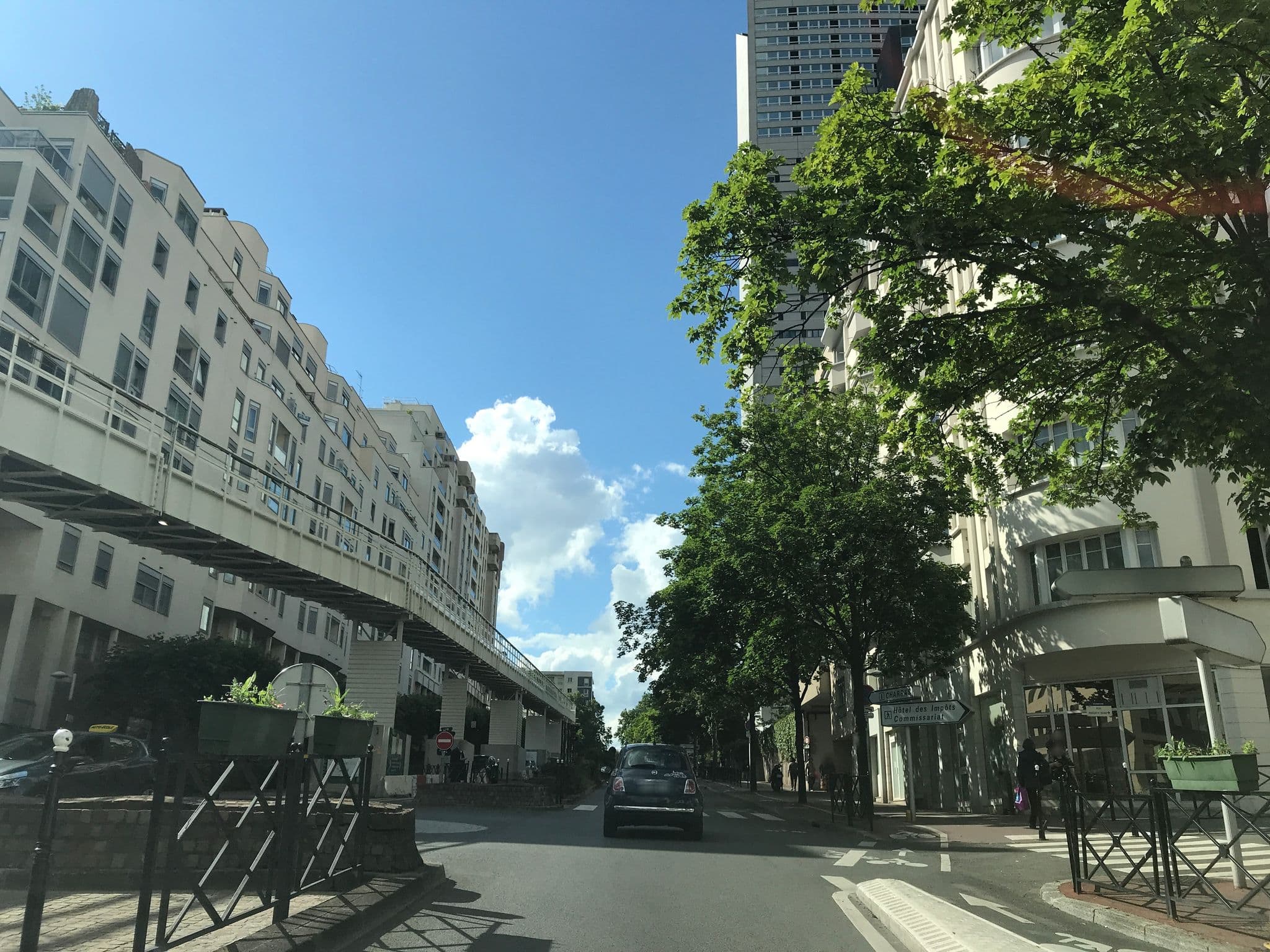 Street view near Nuegy, Courbevoie — © fpm (CC BY-SA · Mapillary)