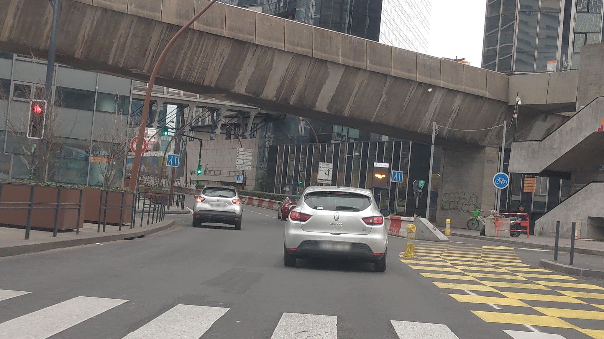 Street view near Chambre 1122 🎉, La Defense — © didier2020 (CC BY-SA · Mapillary)