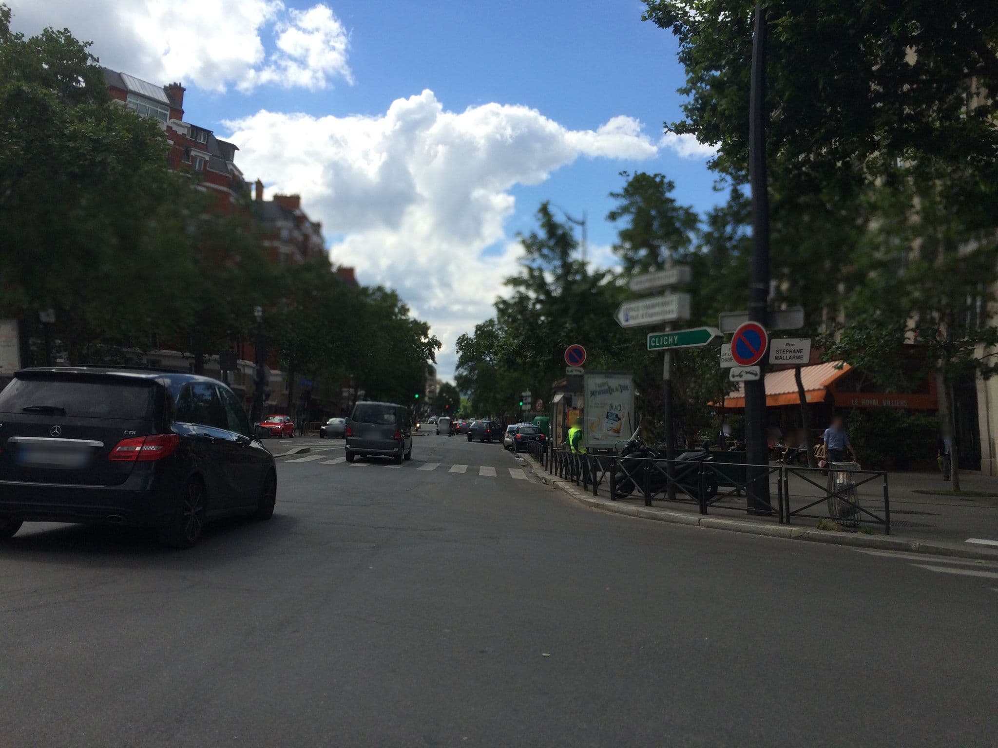 Street view near Delga, Levallois-Perret — © bfontaine (CC BY-SA · Mapillary)