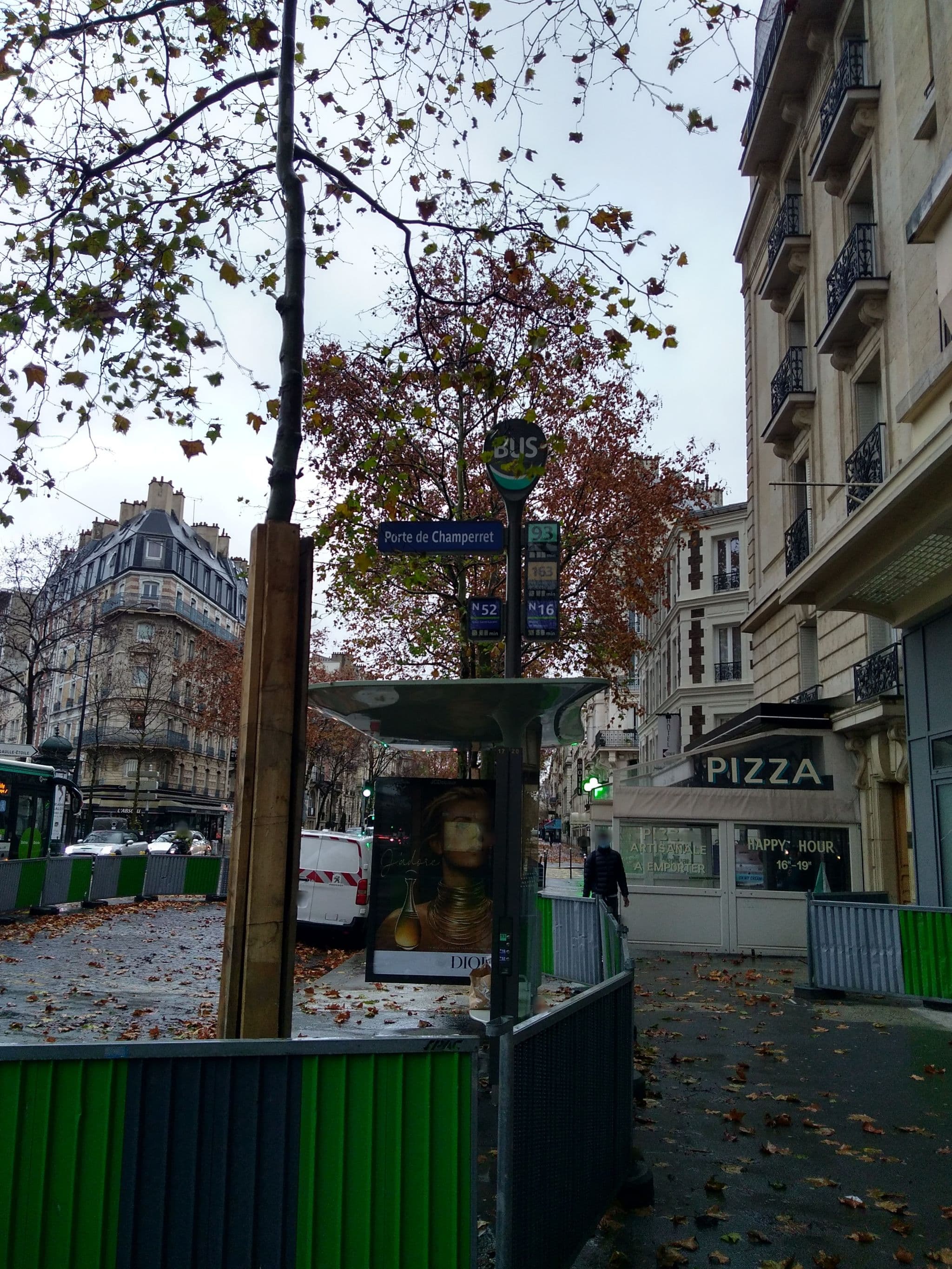 Street view near Hotel Cheverny, Levallois-Perret — © nlehuby (CC BY-SA · Mapillary)