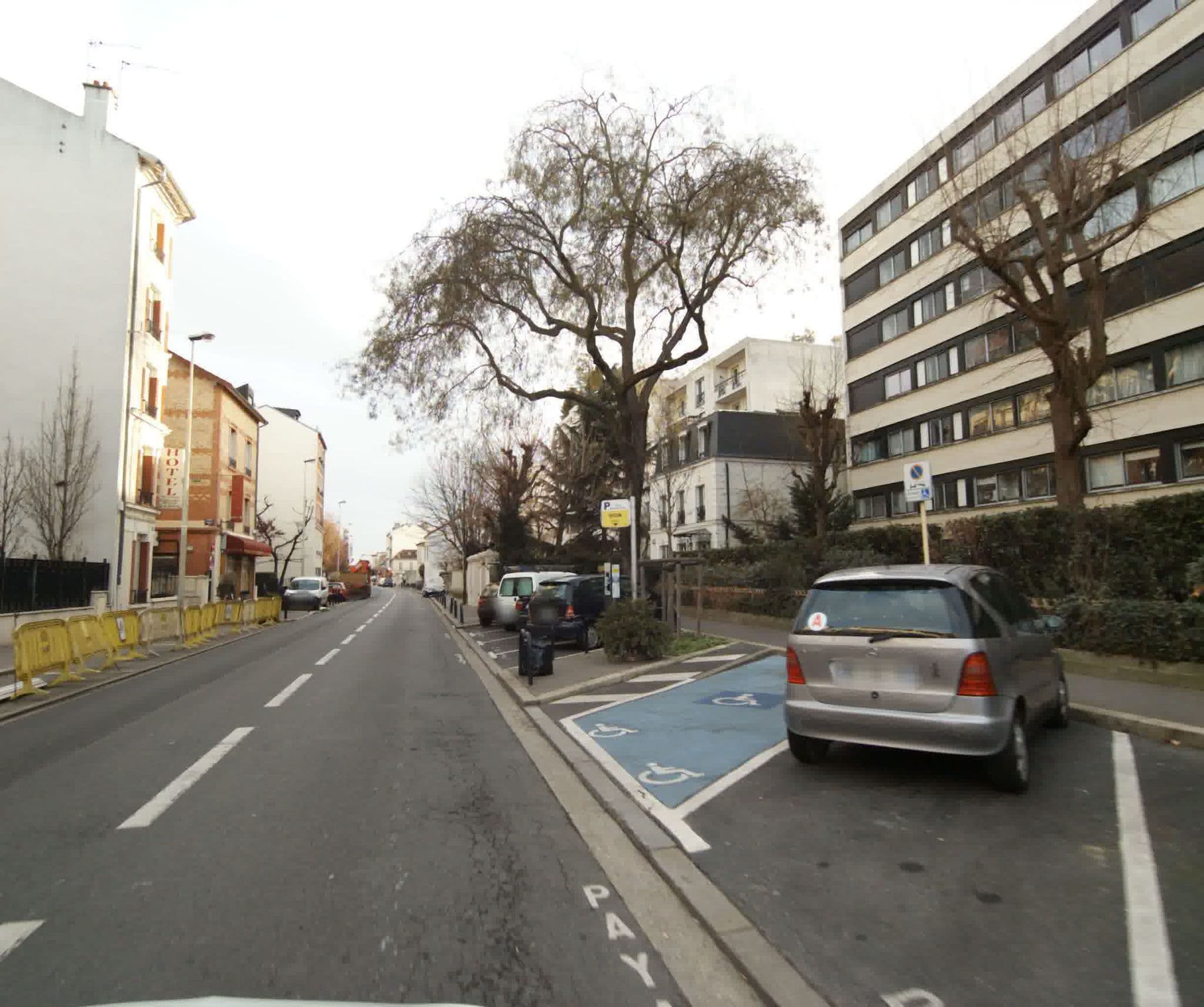 Street view near Hôtel des Genêts, Courbevoie — © sogefi (CC BY-SA · Mapillary)