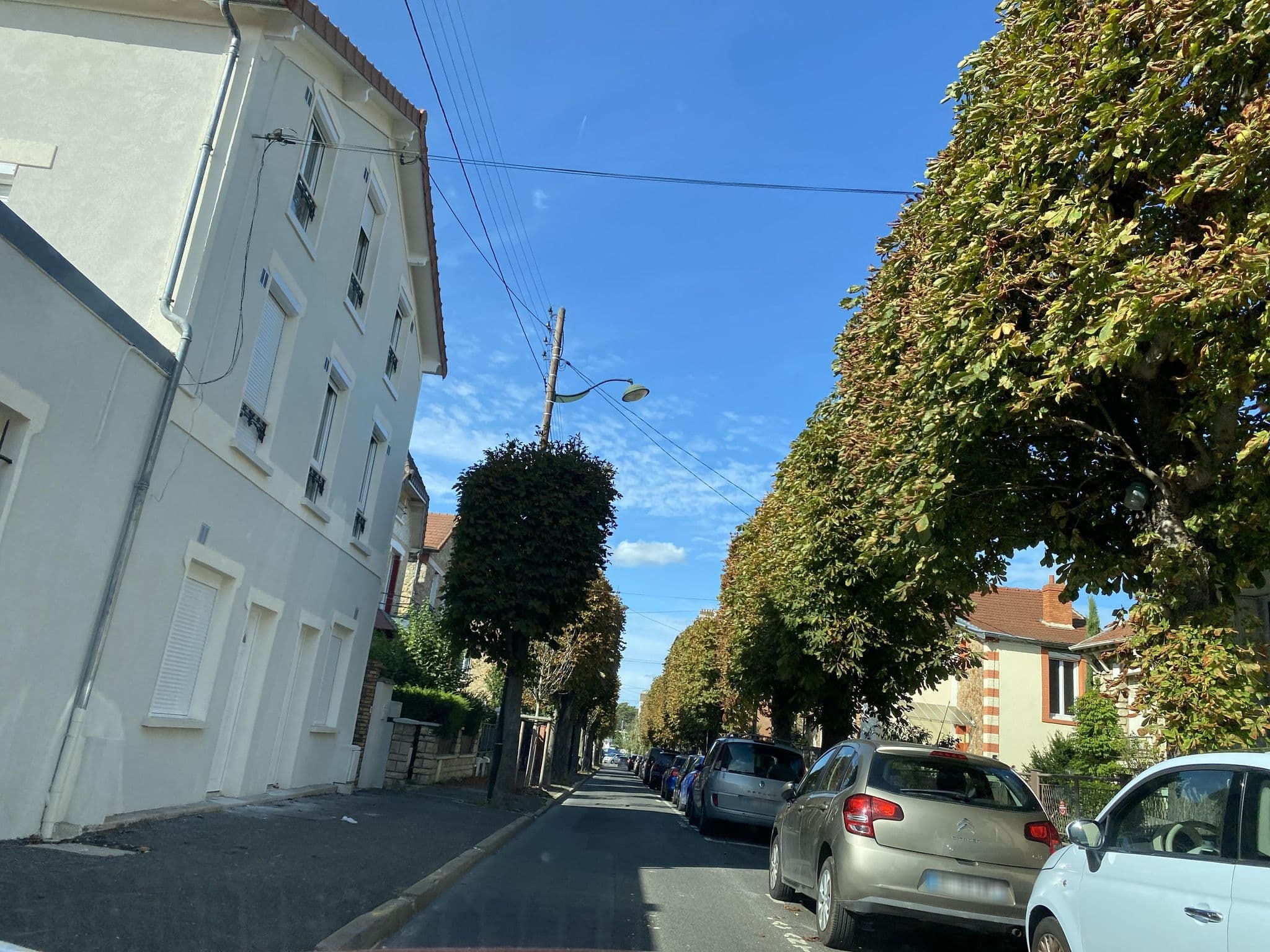 Street view near Hôtel les Fermettes, Houilles — © fpm (CC BY-SA · Mapillary)