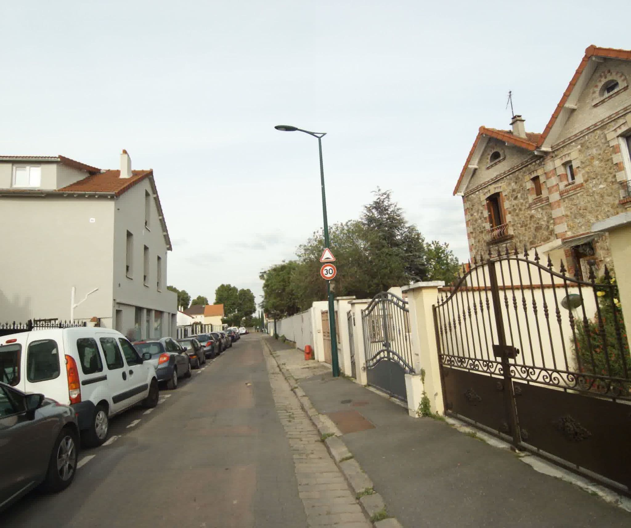Street view near Hôtel Henkous, Colombes — © sogefi (CC BY-SA · Mapillary)