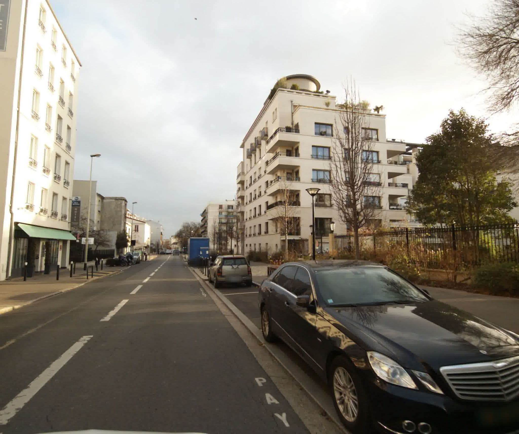 Street view near Nouvel Hôtel de Blois, Courbevoie — © sogefi (CC BY-SA · Mapillary)