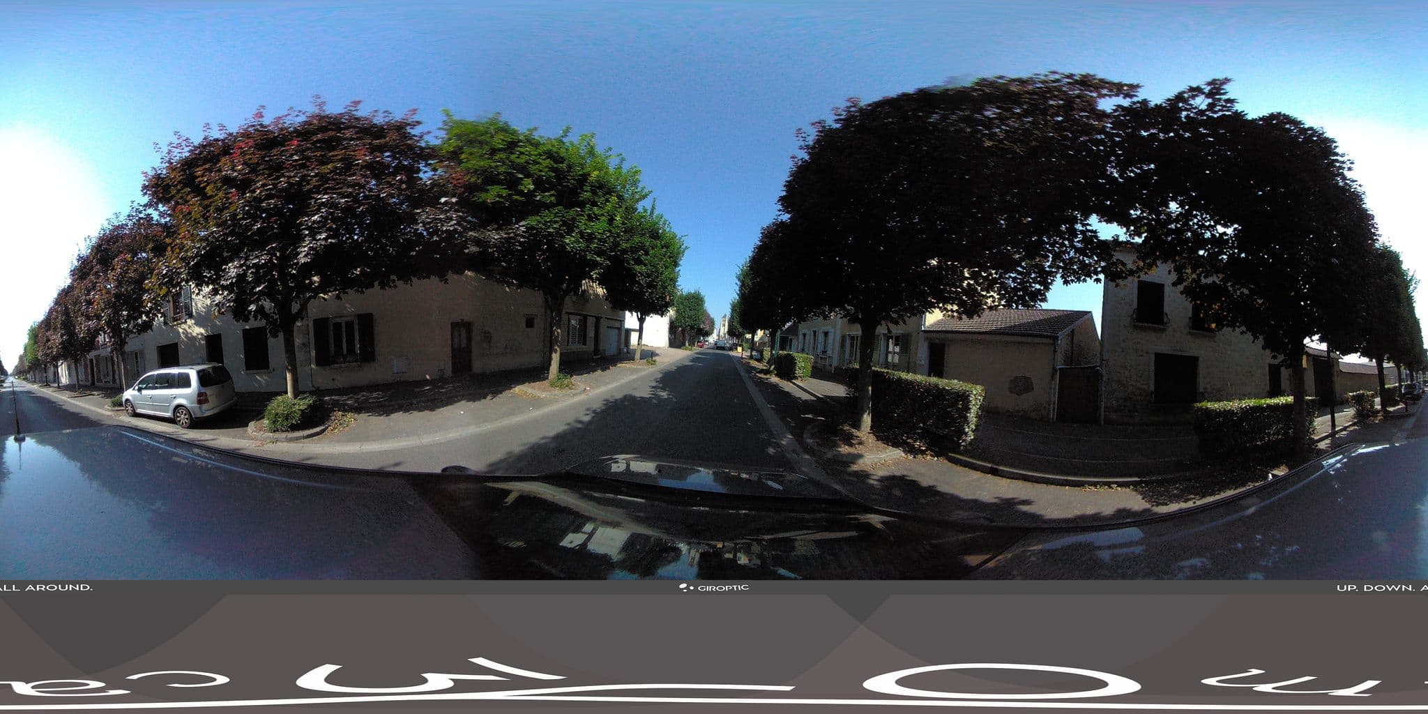 Street view near L'Ecole Buissonniere, Chambly — © kobold (CC BY-SA · Mapillary)