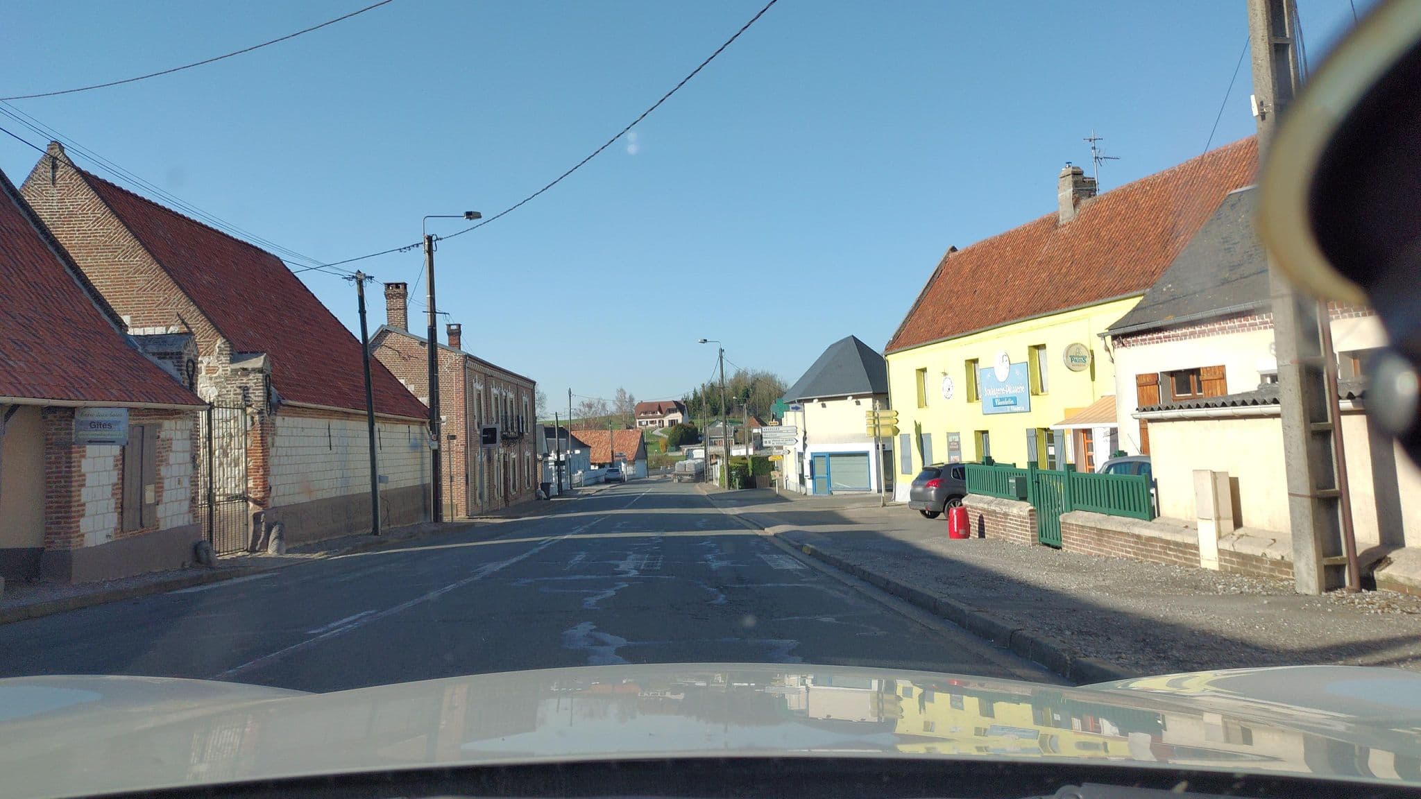Street view near Entre deux baies, Rue — © didier2020 (CC BY-SA · Mapillary)