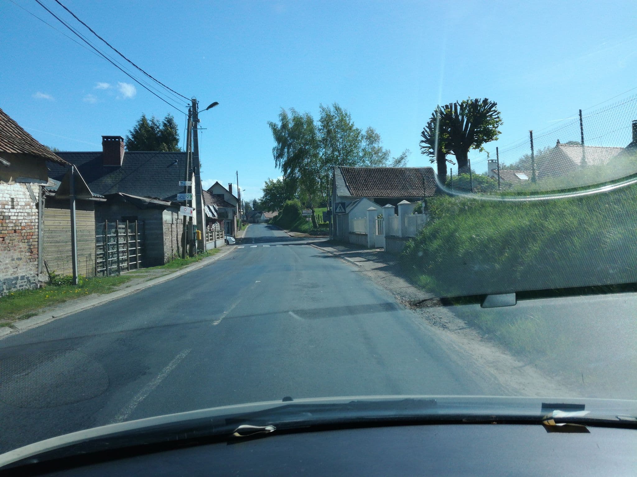 Street view near Château De Mons Boubert, Fressenneville — © baptistemm (CC BY-SA · Mapillary)