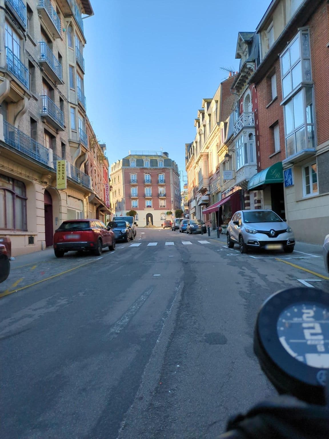 Street view near Hôtel la Résidence du Nil, Le Tréport — © didier2020 (CC BY-SA · Mapillary)