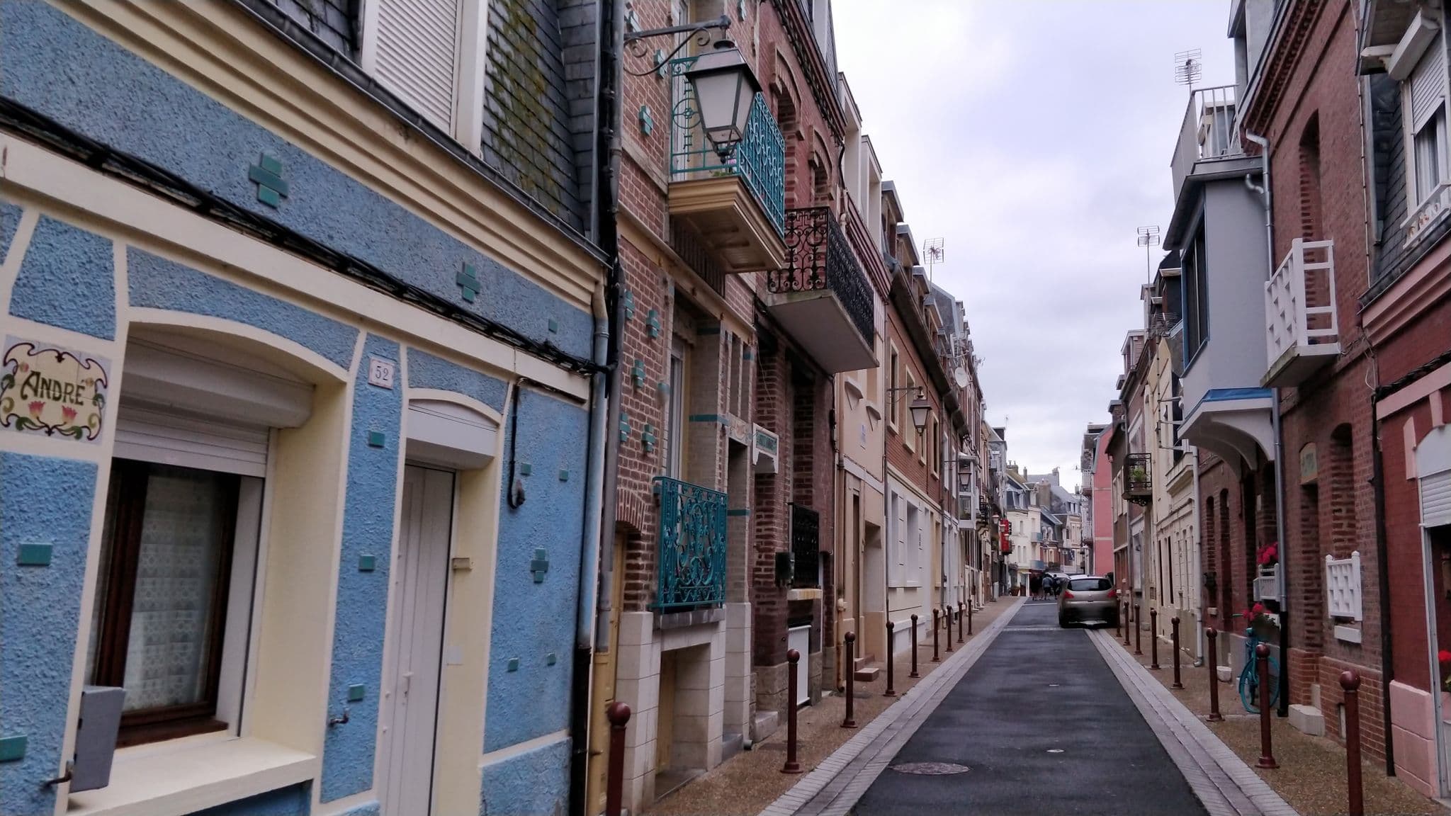 Street view near Les Mouettes 2, Le Tréport — © tykayn (CC BY-SA · Mapillary)