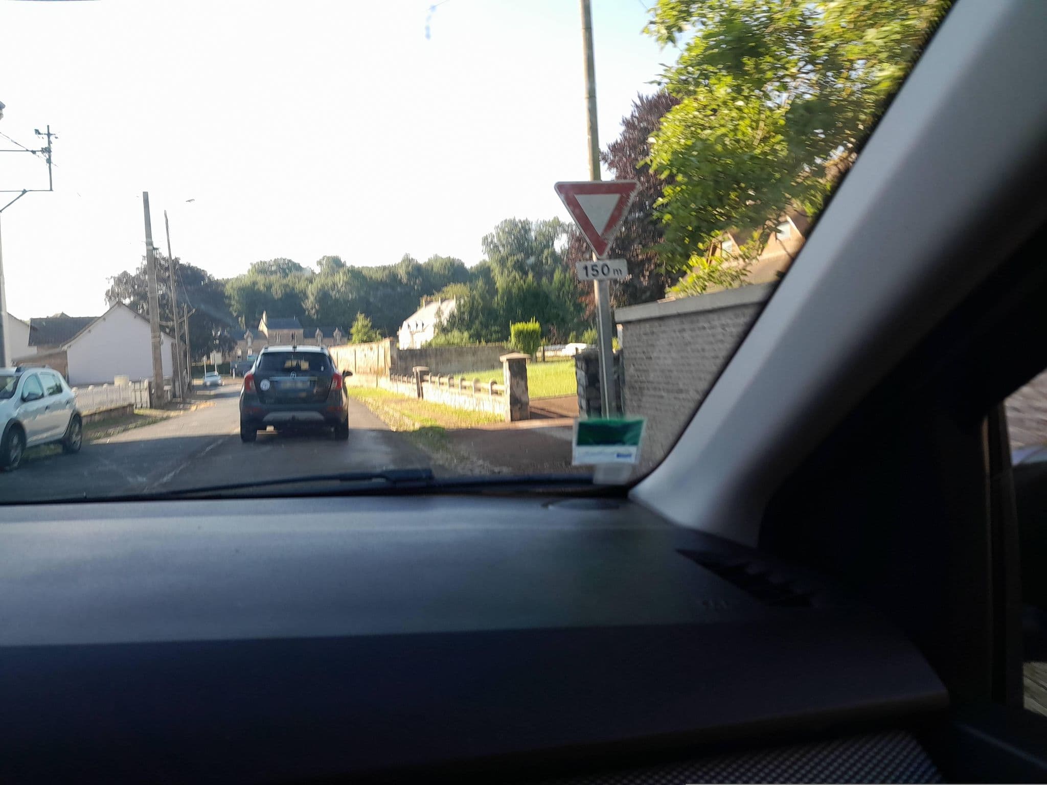 Street view near Aux Cambronnais, Abbeville — © hautetension08 (CC BY-SA · Mapillary)