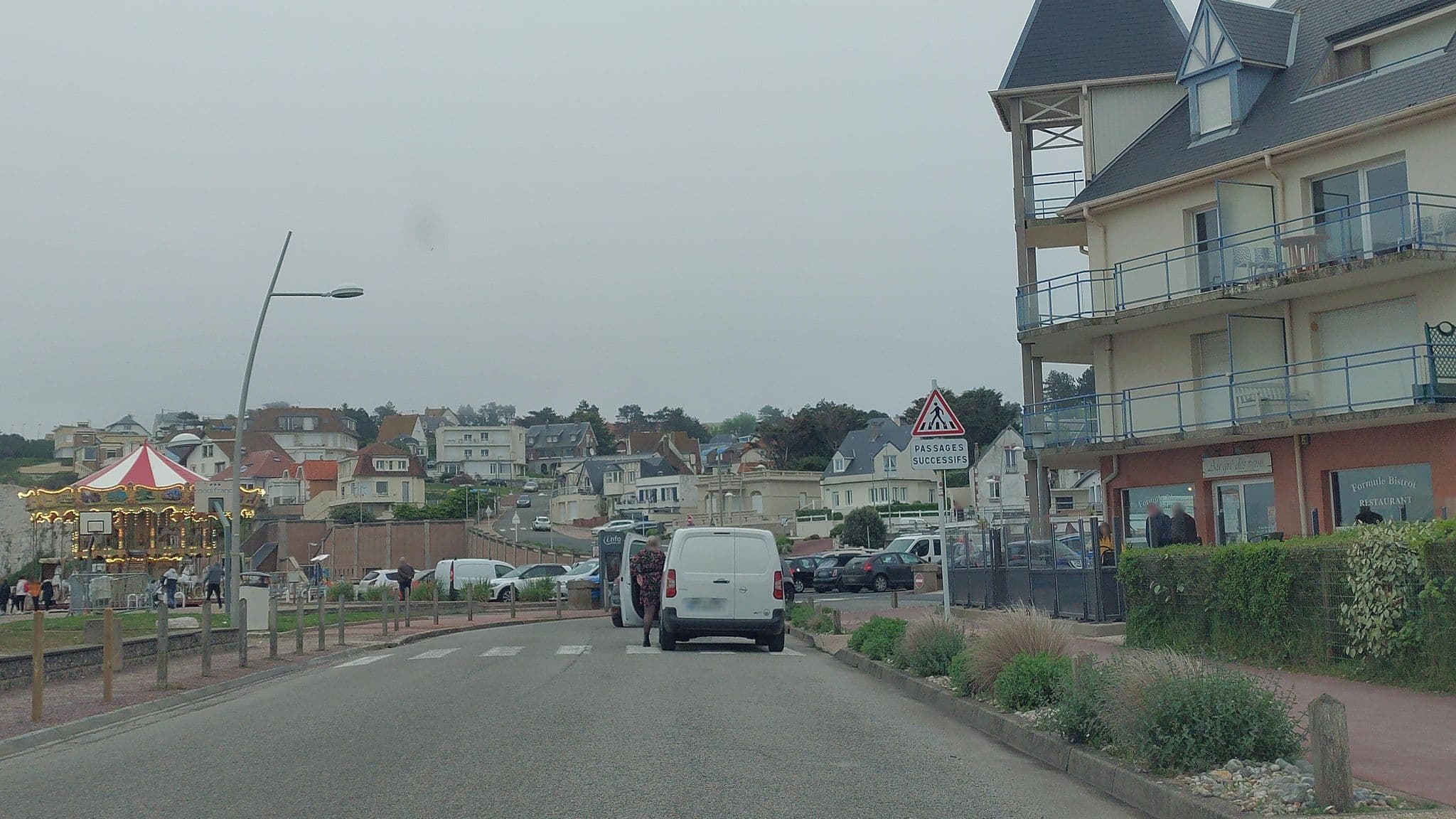 Street view near Le B04, Criel-sur-Mer — © didier2020 (CC BY-SA · Mapillary)