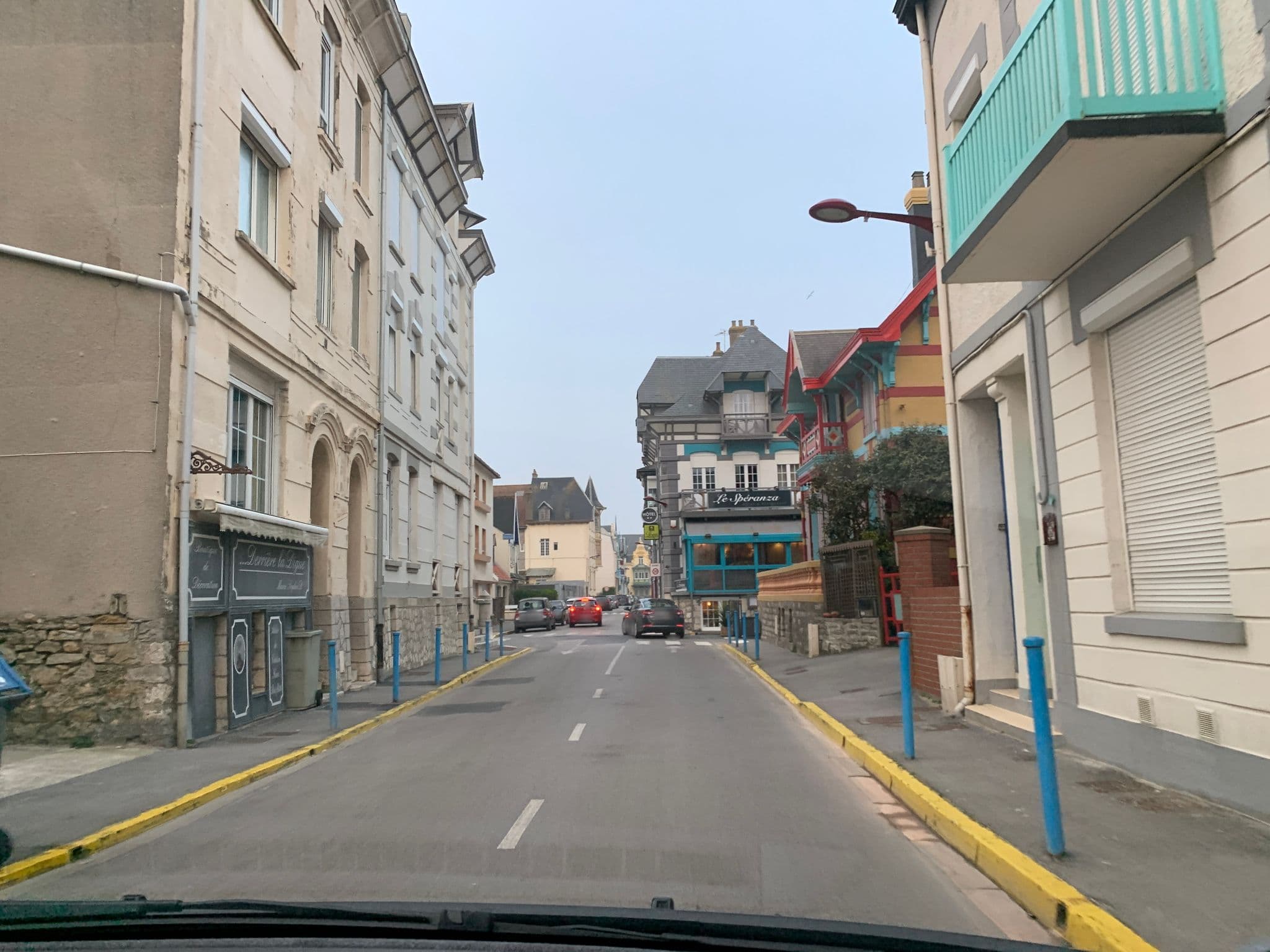 Street view near Les Pieds Dans l'Eau, Wimereux — © noel (CC BY-SA · Mapillary)