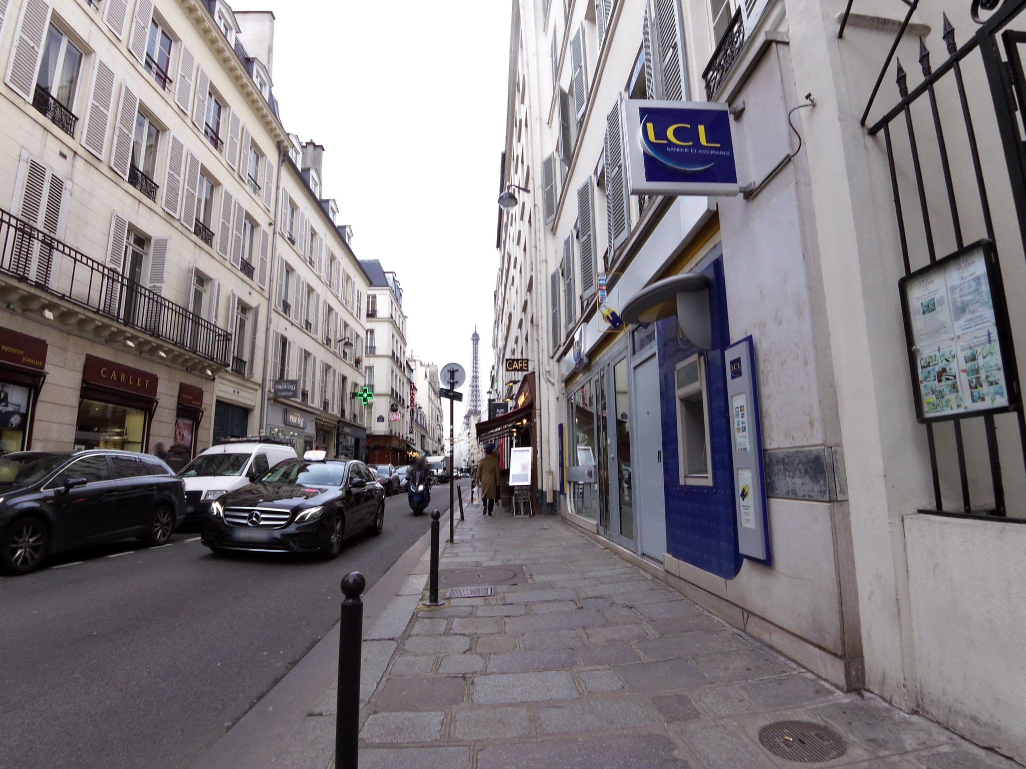 Street view near Le Pavillon Hotel, Paris 07 Palais-Bourbon — © zors1843 (CC BY-SA · Mapillary)