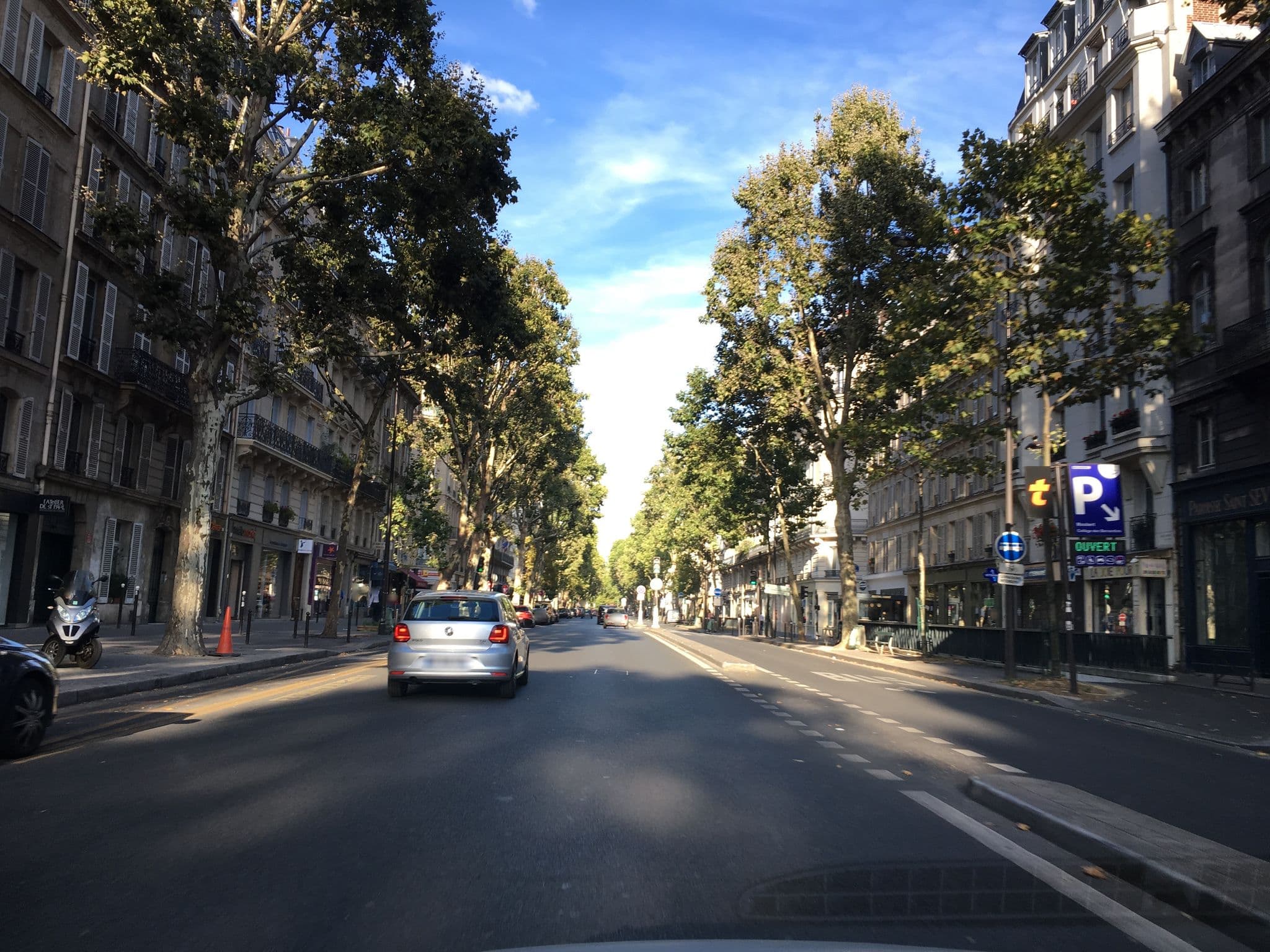 Street view near Hôtel de Lima, Paris — © cquest (CC BY-SA · Mapillary)