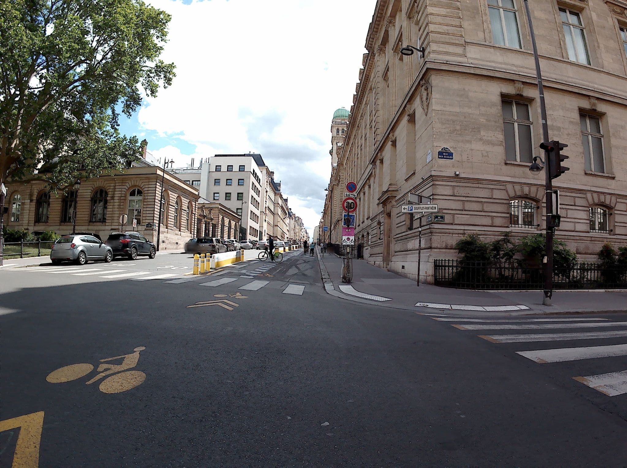 Street view near Hotel Diana, Paris — © patman (CC BY-SA · Mapillary)