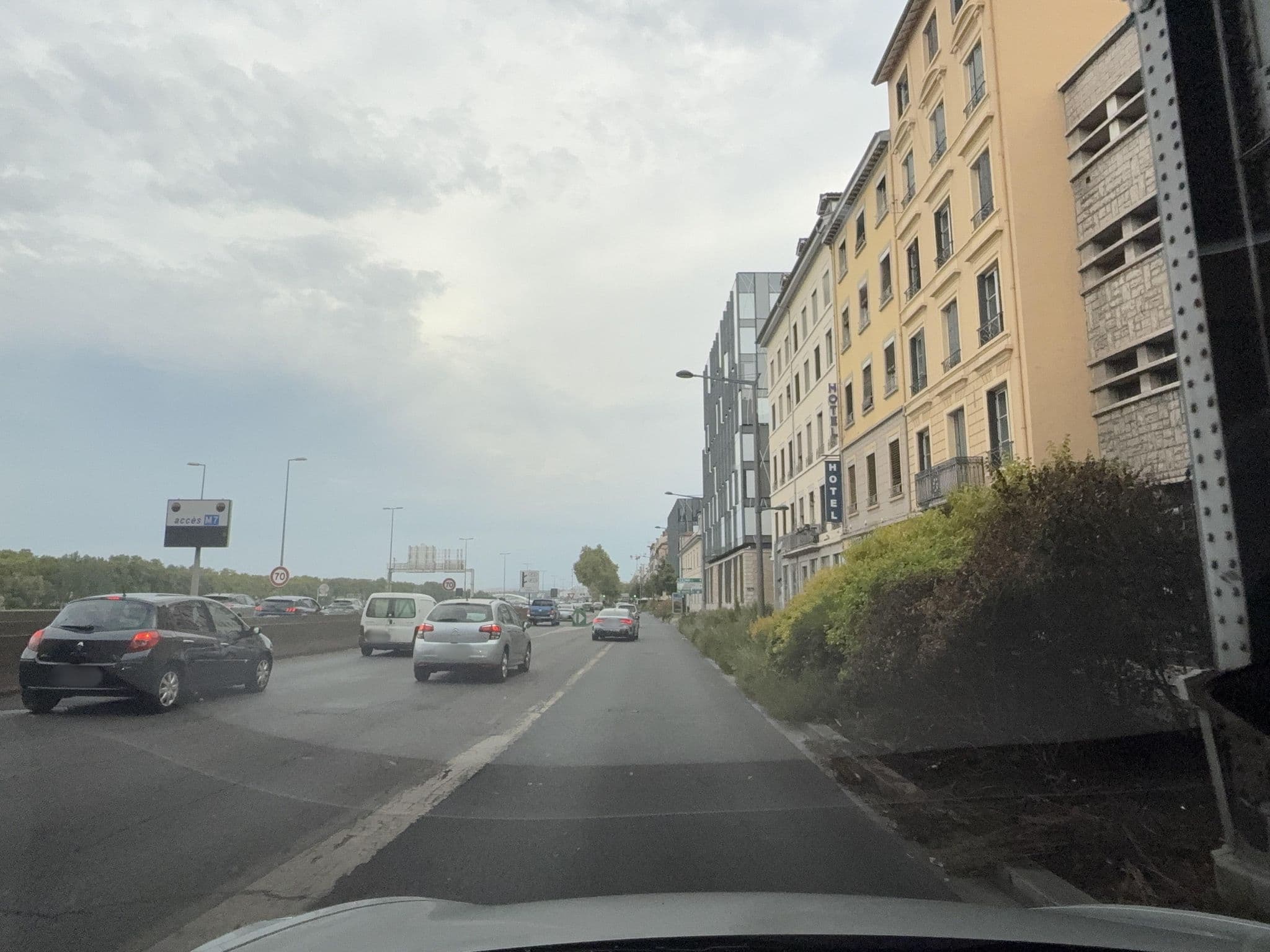 Street view near Hotel Le Geneve, Lyon 02 — © ottor (CC BY-SA · Mapillary)