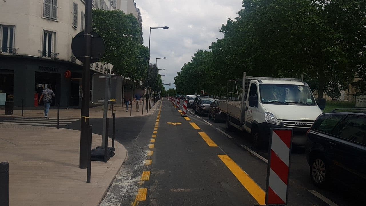 Street view near Hôtel Saint Louis, Vincennes — © rvilleglas (CC BY-SA · Mapillary)