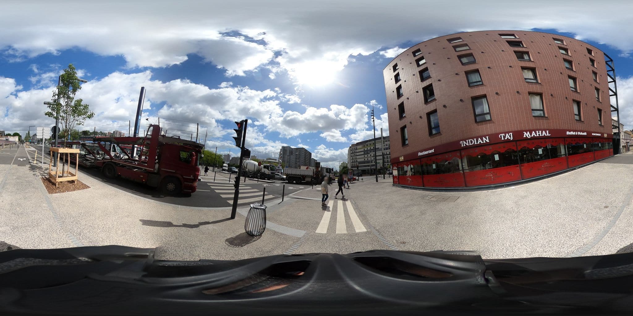 Street view near Le Carmin by Popinns, Vitry-sur-Seine — © zorglubu (CC BY-SA · Mapillary)