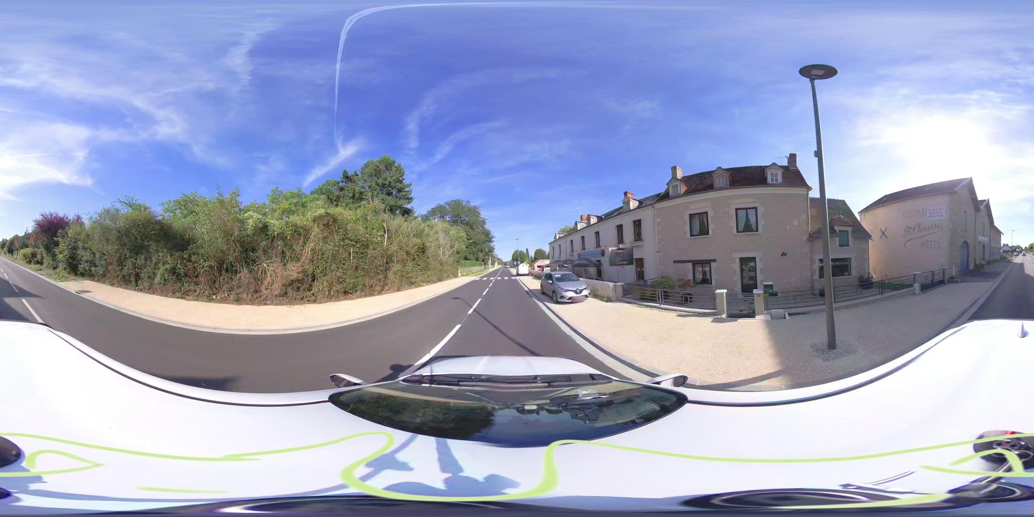Street view near Les Gîtes des Rives, Saint-Gaultier — © atchisson (CC BY-SA · Mapillary)