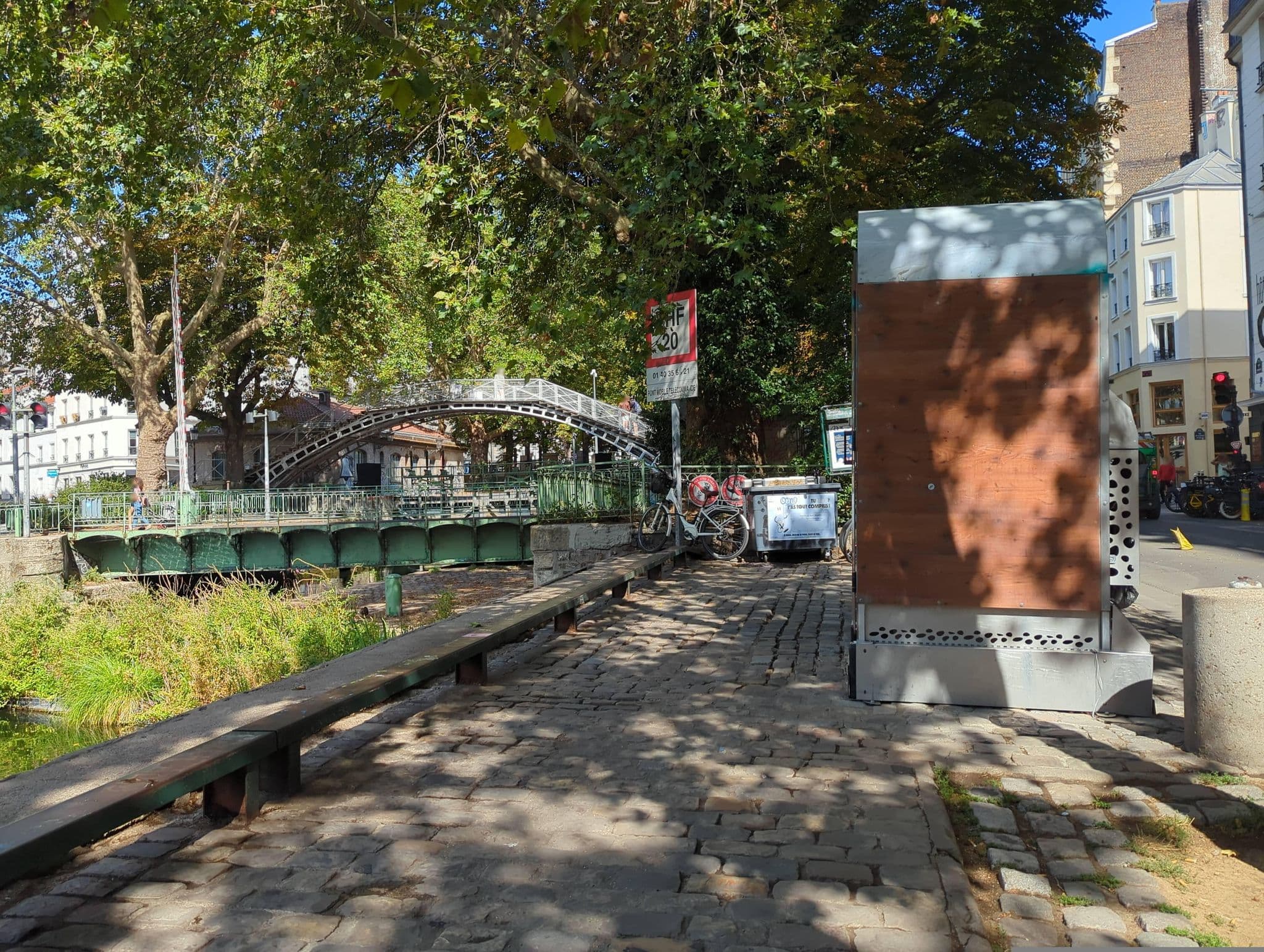 Street view near Atmosfaire, Porte Saint-Martin — © miguel_andrade (CC BY-SA · Mapillary)